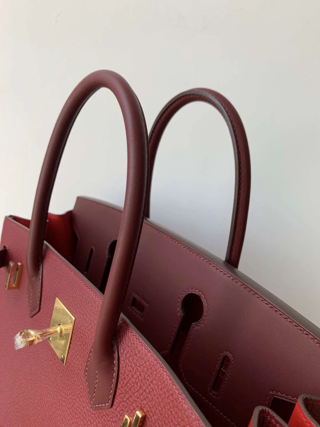 Сумка Hermes Birkin 30 Touch TC Sombrero Rougeh - Hermes Red с золотой пряжкой