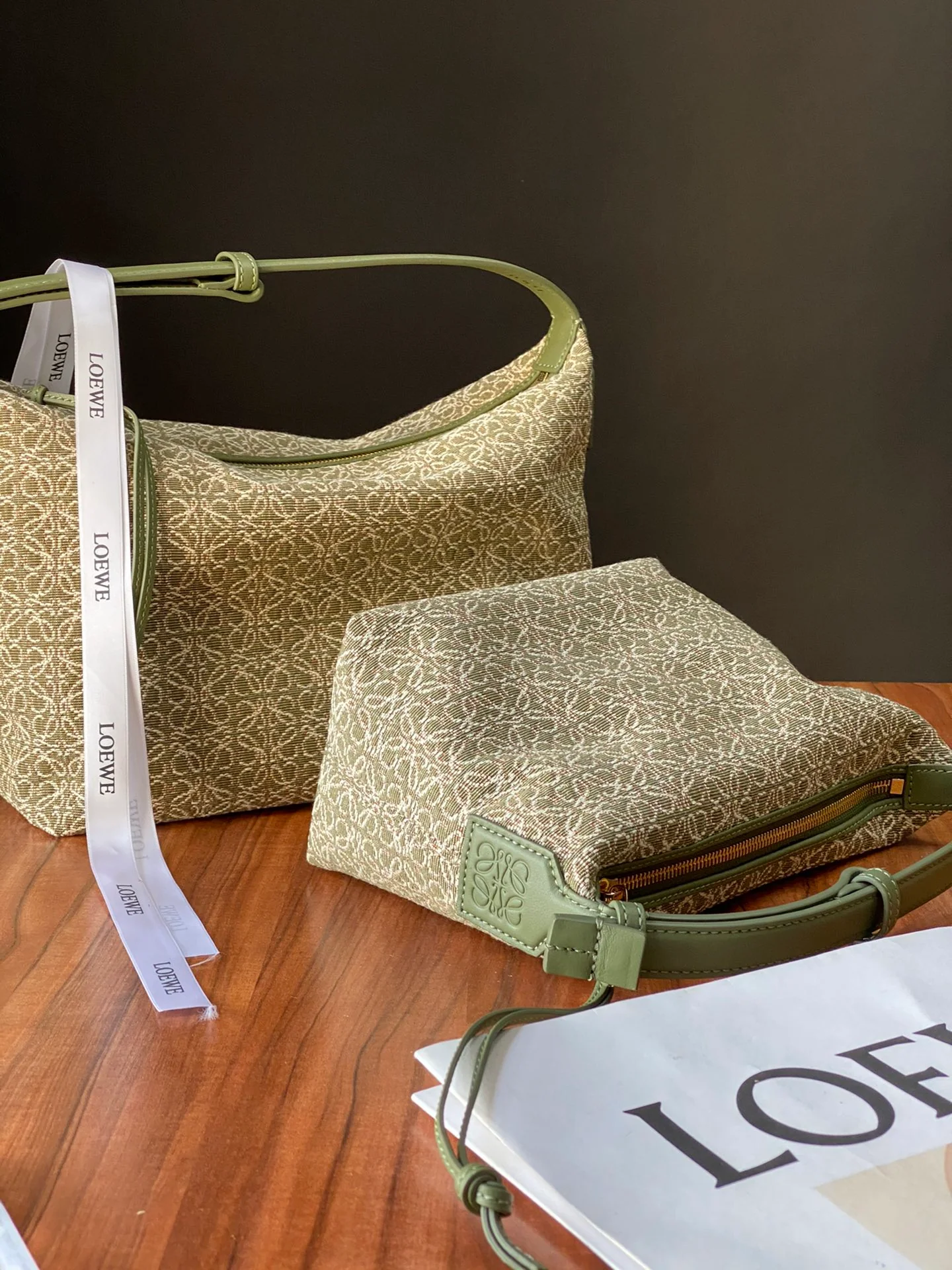 Ланч-бокс Loewe Cubi, маленький, из белой ткани с вышивкой, 1 шт.