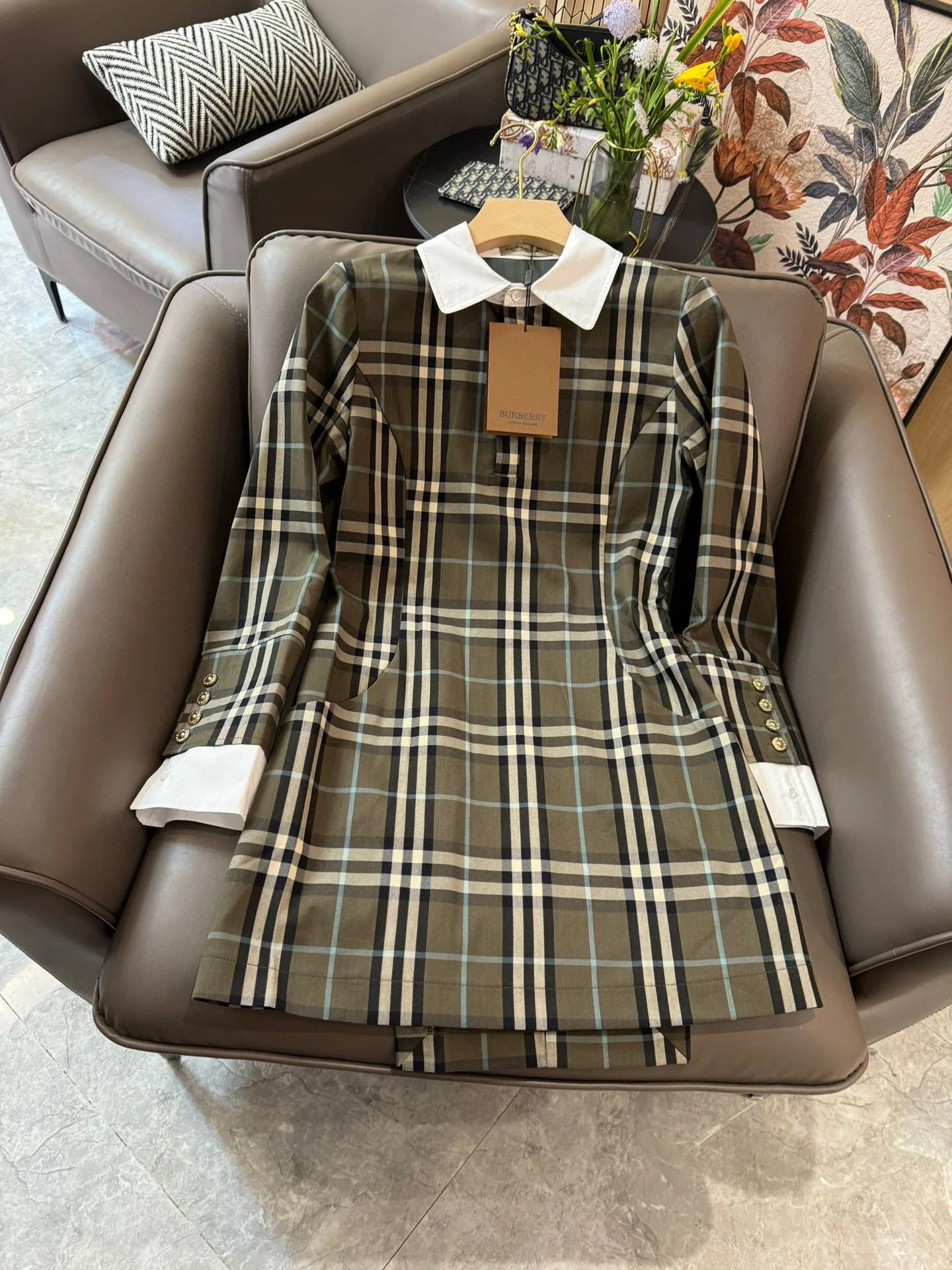 Платье Burberry 2403-24ss в клетку, оливково-зеленое.