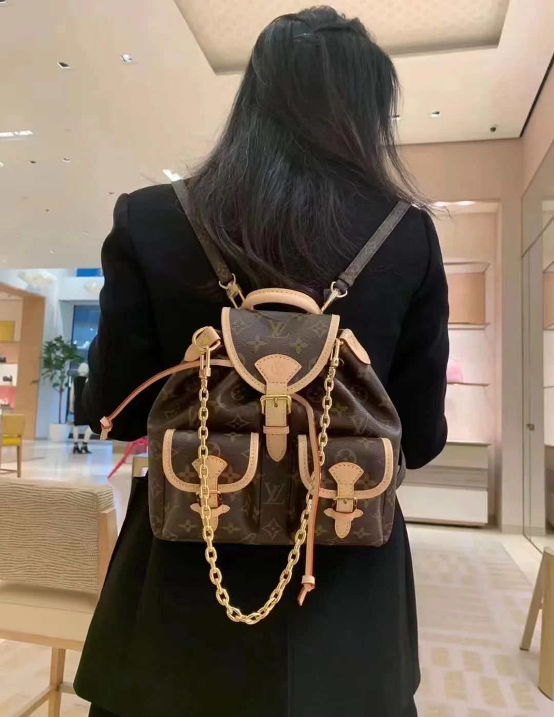 m46932-LV-excursion-backpack