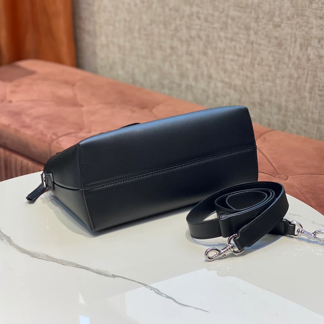 Сумка Fendi by the Way Boston - черная