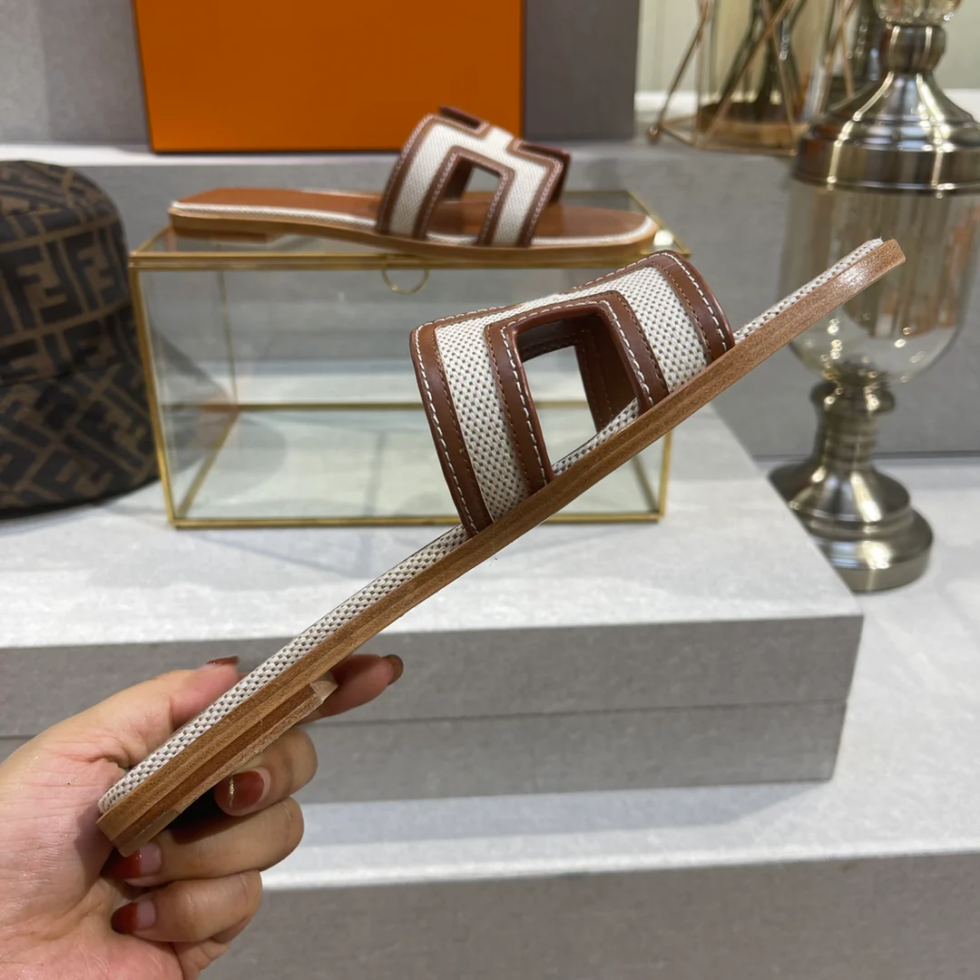 Новинка начала лета 2022 года от Hermes - плоские тапочки H - 1