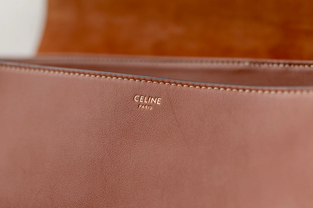 Сумка Celine Soft 16 Large из гладкой телячьей кожи