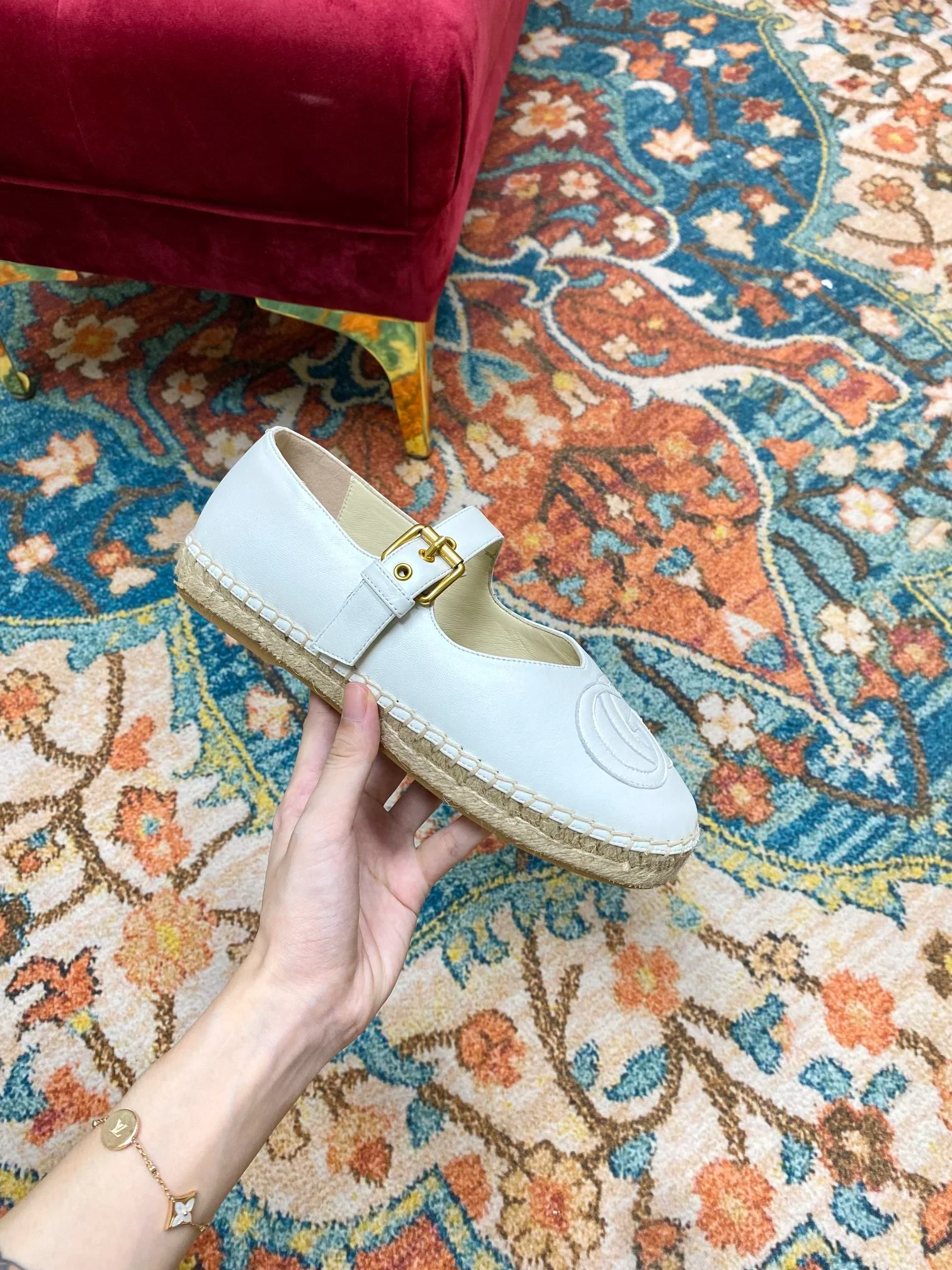 Весенняя коллекция Gucci 2022 — Радужные рыбацкие туфли — 1