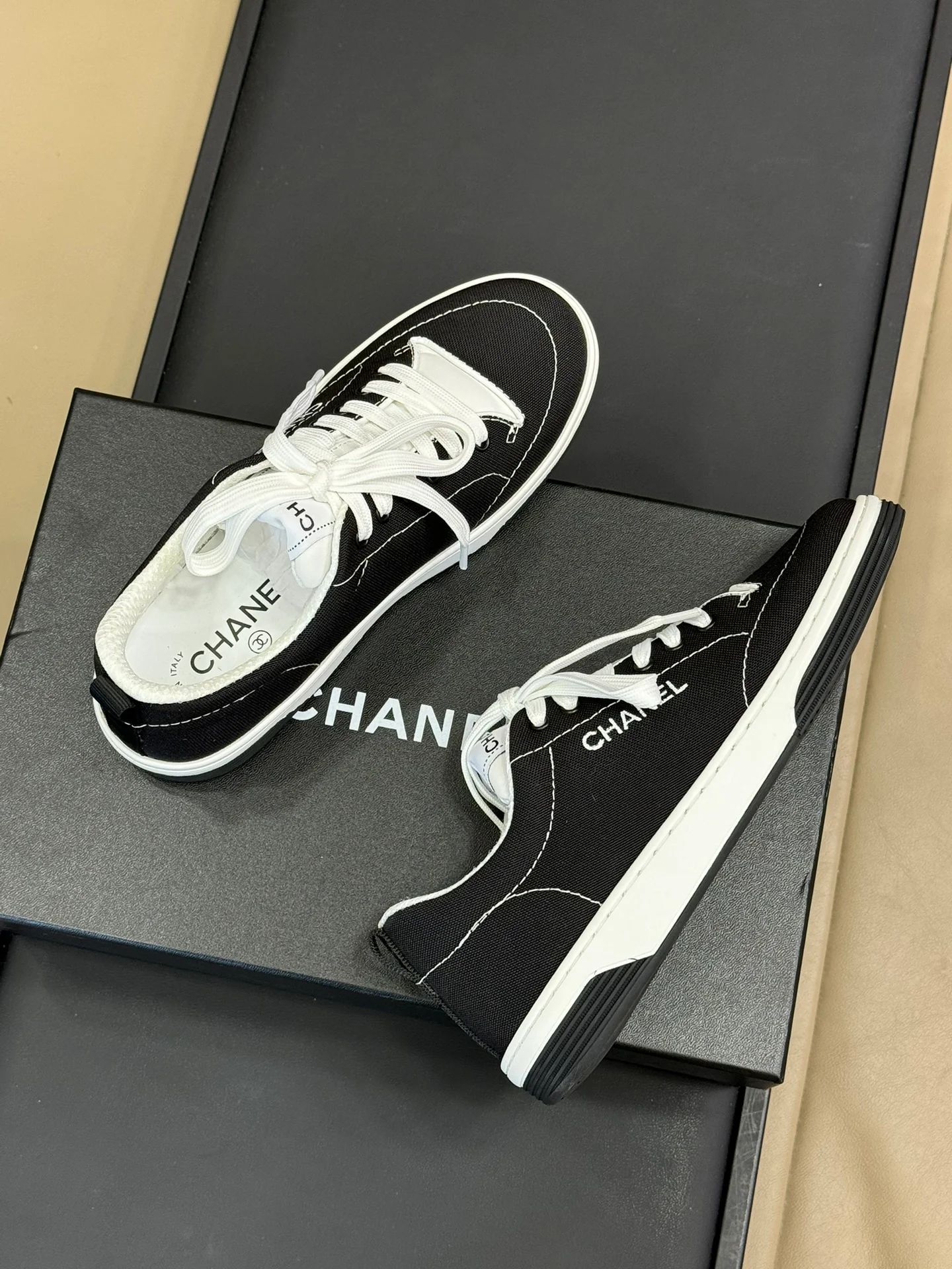 Скейтбордные кроссовки Chanel 2024 - черные