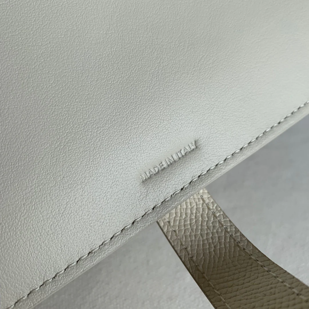 Длинный кошелек Celine - Кошелек с ремешком из зернистой телячьей кожи