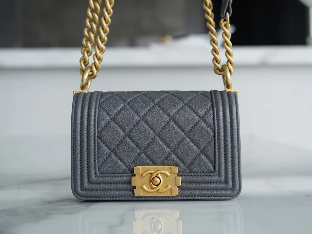 Коллекция Chanel Le Boy - Премиум серый цвет - Кожа личи, винтажная золотая фурнитура - Мини - 15 см