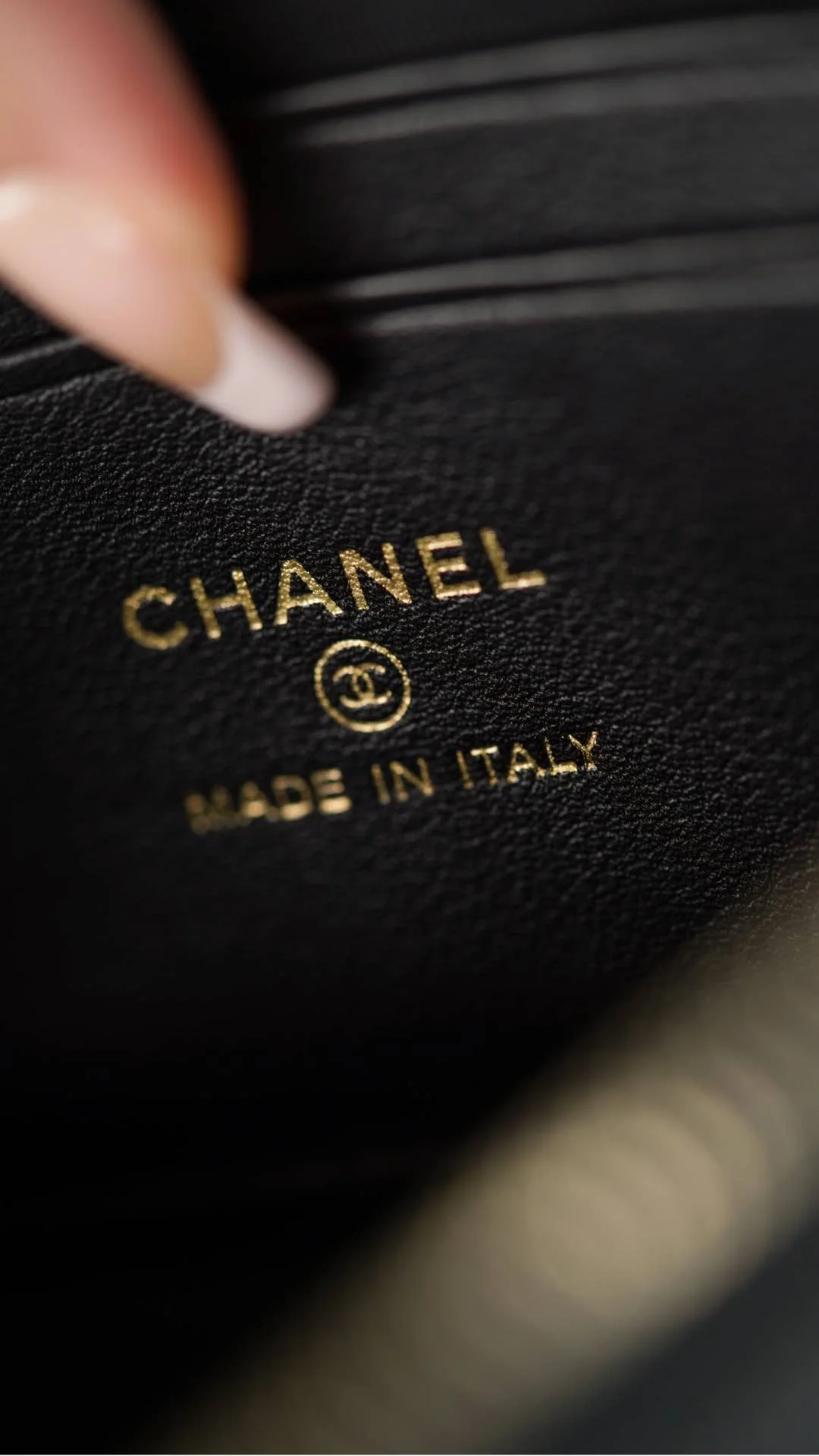 Сумка для ланча Chanel 25p Lychee Beef - черно-золотая