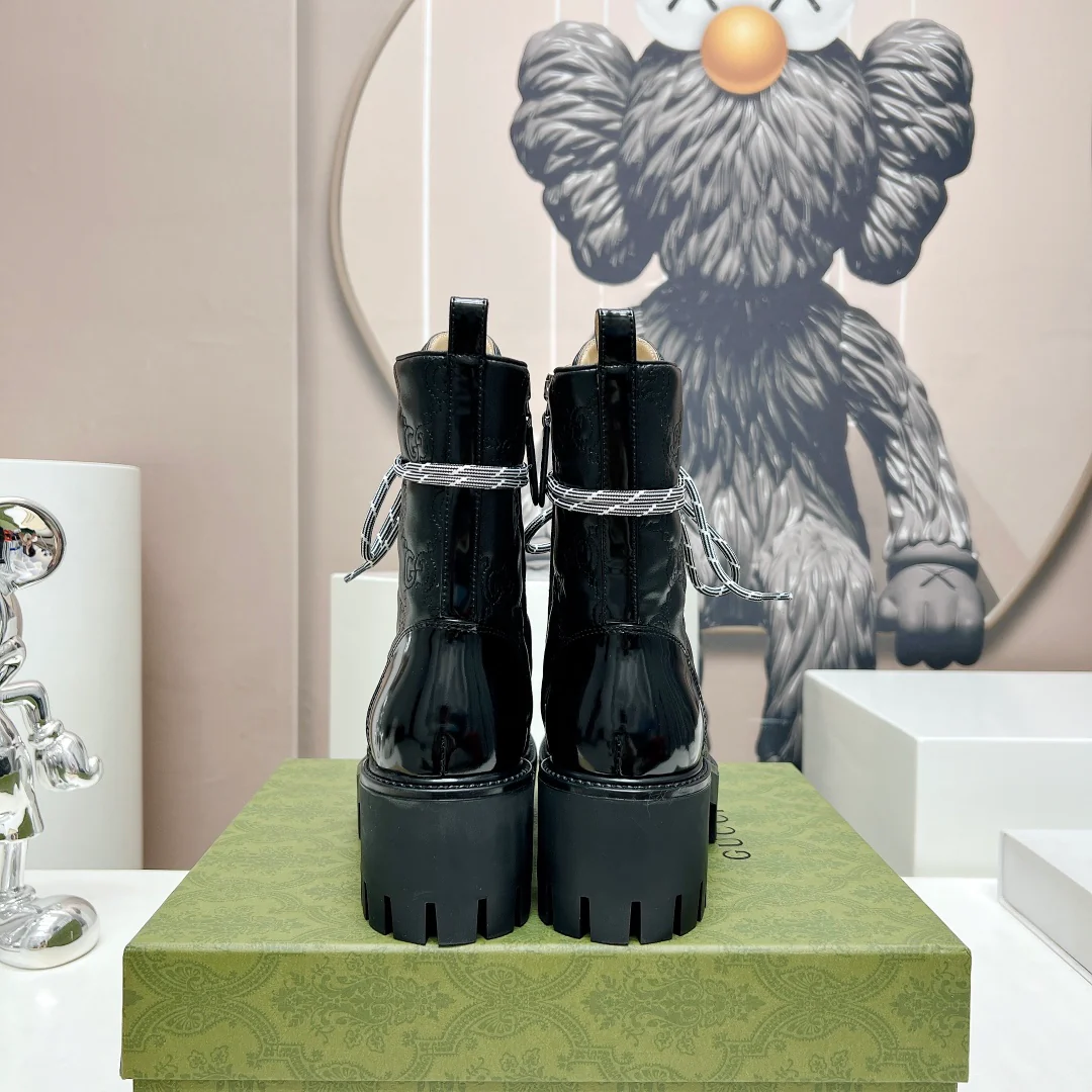 Новинка сезона осень/зима 2023 от Gucci - Ретро ботильоны на платформе со шнуровкой - Черные