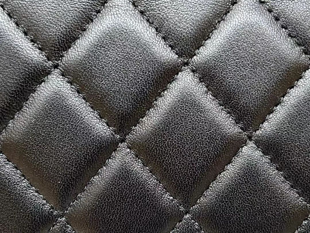 Сумка Chanel 2022 с эмалированной ручкой - Черная - Маленькая