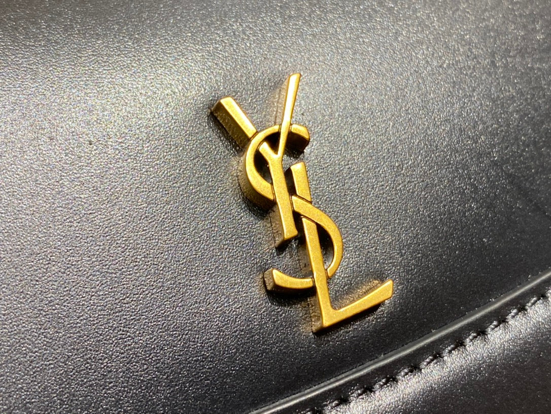 Новинка сезона весна/лето 2022 от YSL - сумка через плечо/кроссбоди.