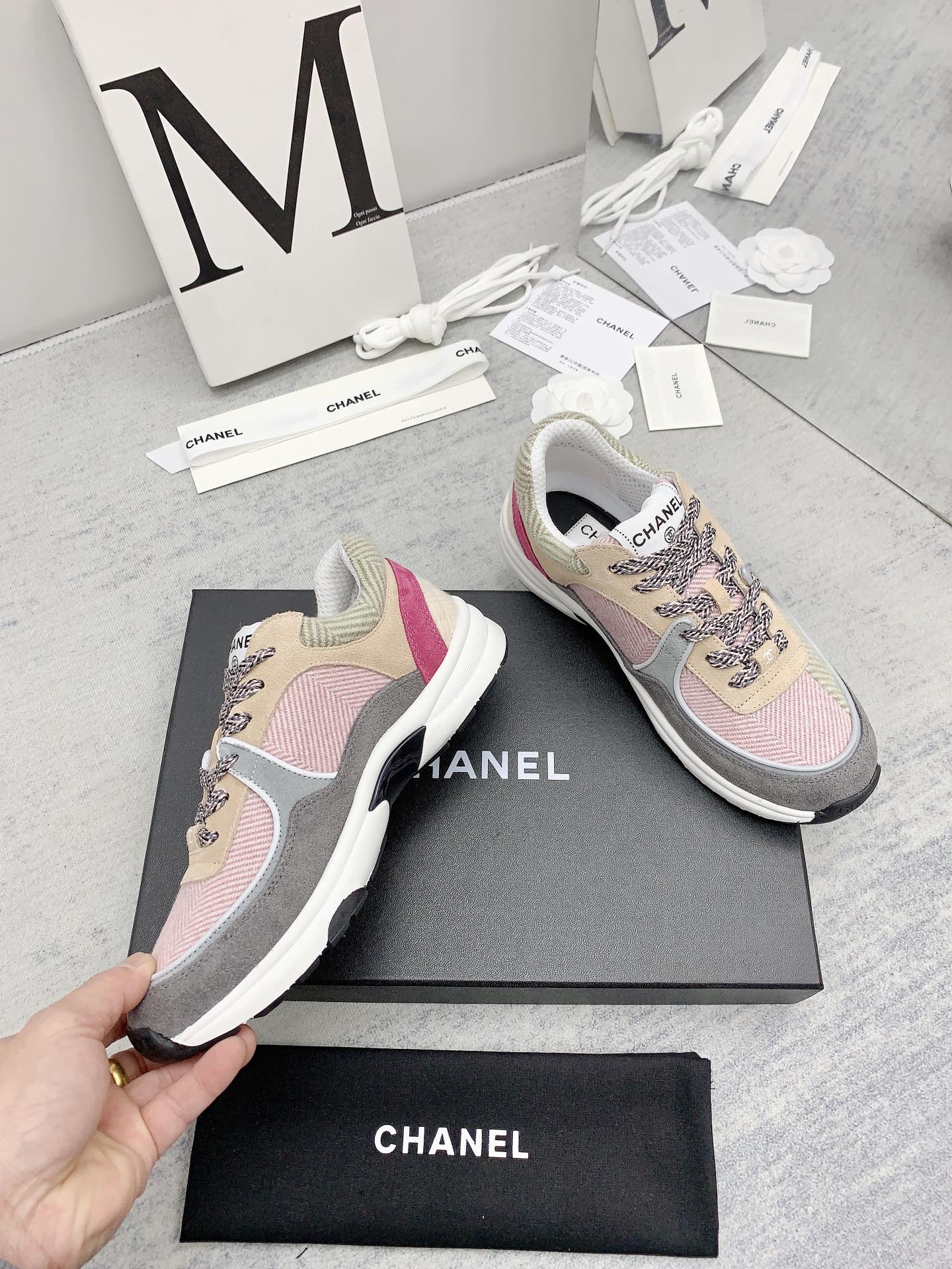 Chanel - Твидовые кроссовки в стиле пэчворк - Повседневные кроссовки - Розовато-серый