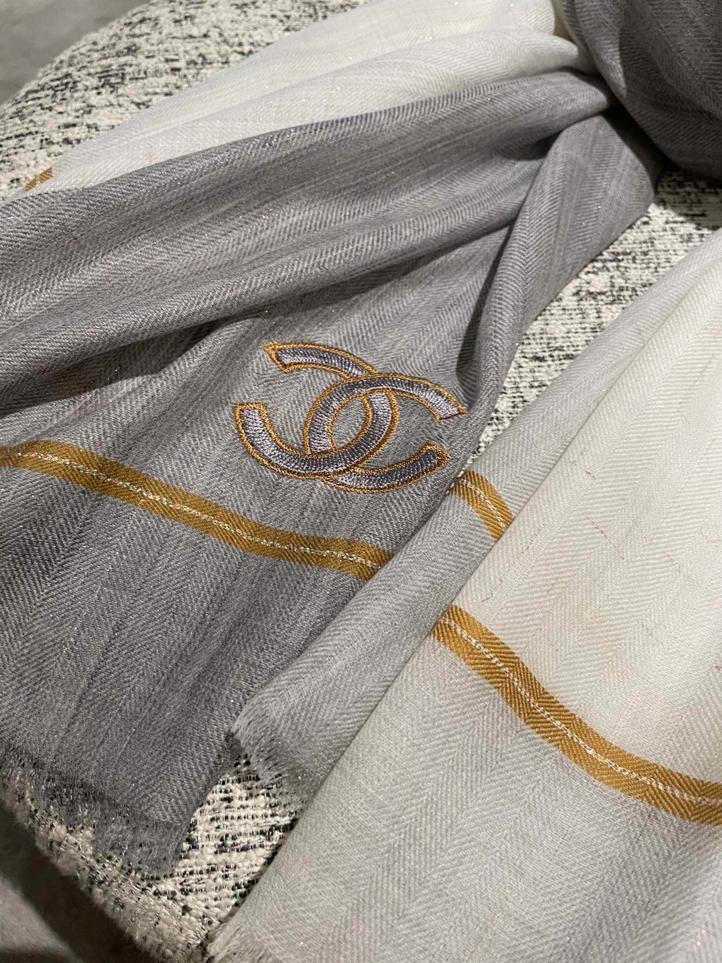 Chanel - Мягкий однотонный шарф - 105-180 см - Серый