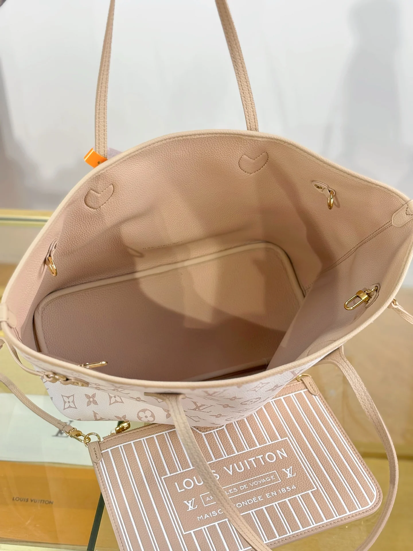 LV-m25665-neverfull-inside-out сумка среднего размера, белый цветочный узор