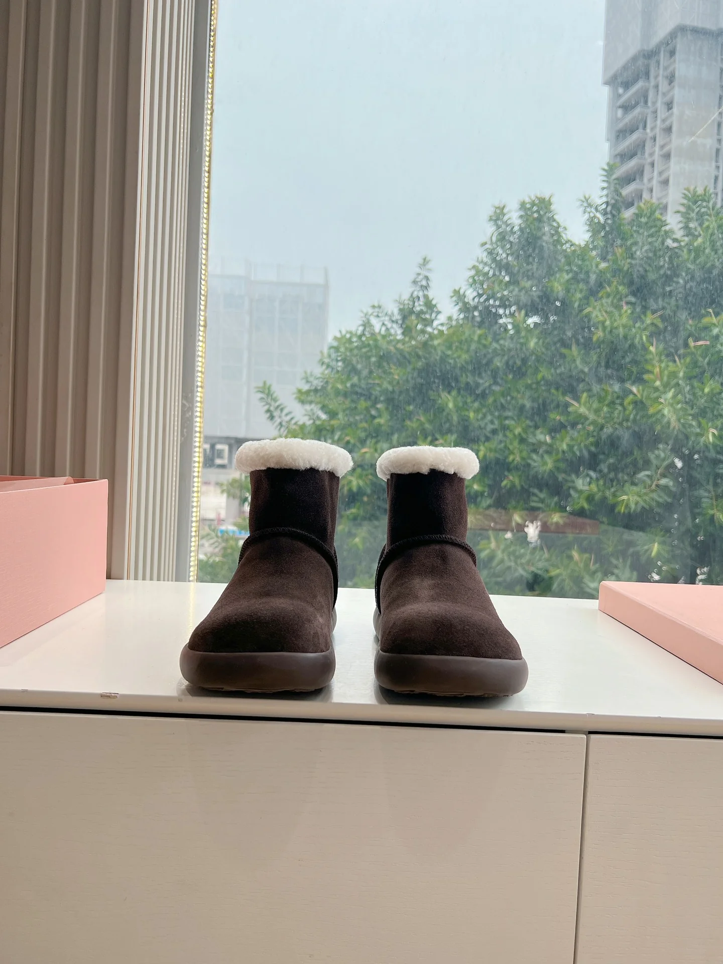 Снежные сапоги Miu Miu 2024 — темно-коричневые