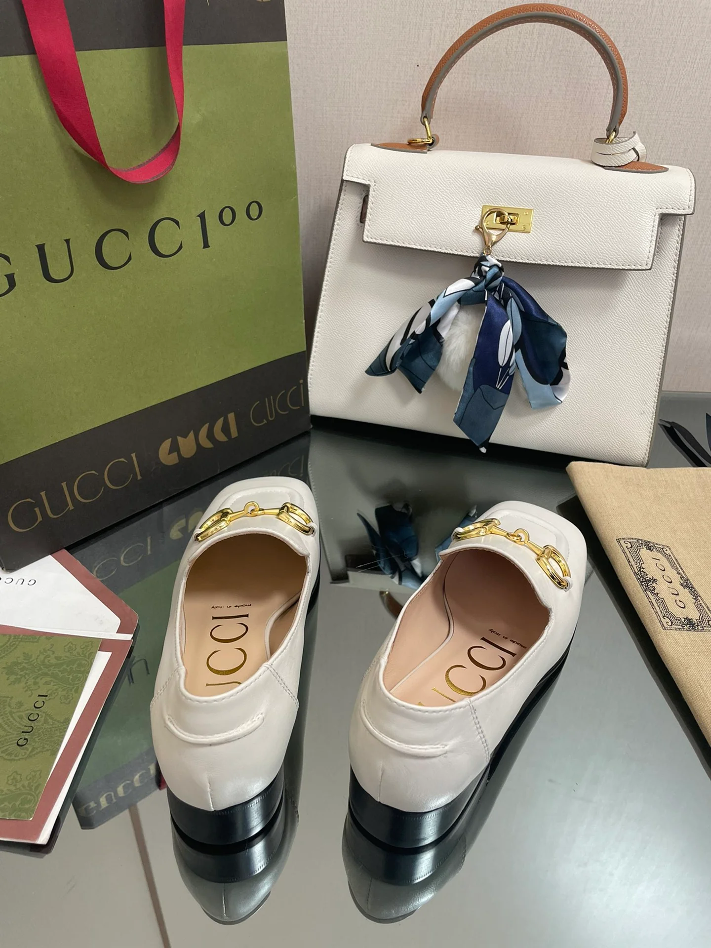 Новинка Gucci 2022 года - Лоферы с пряжкой 
