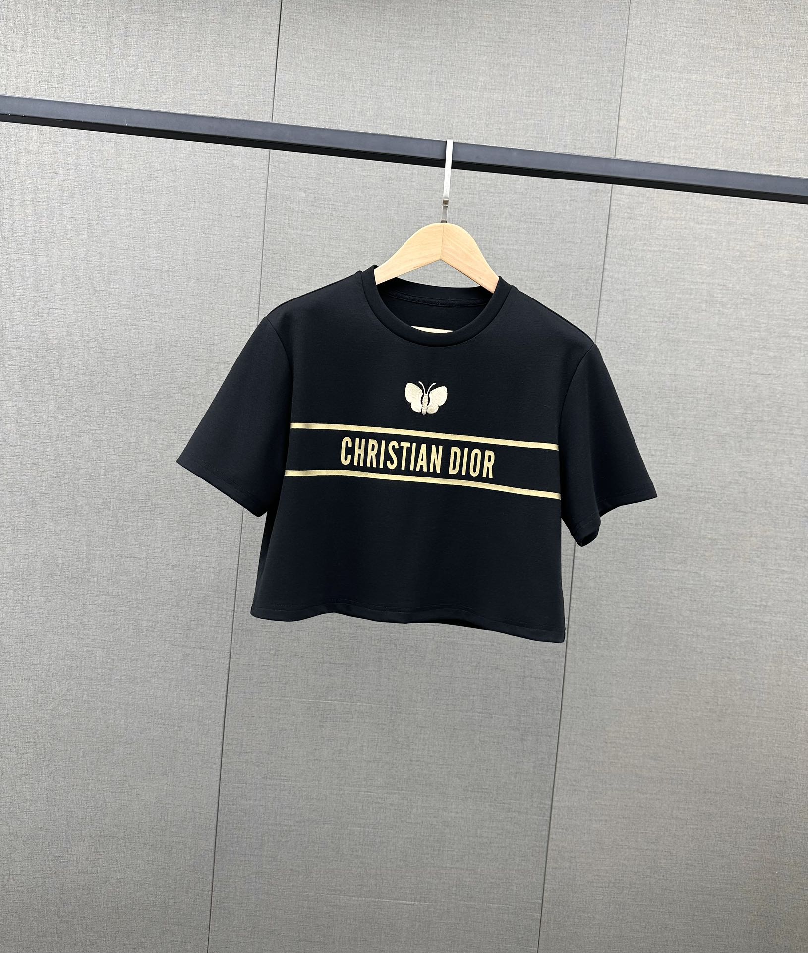 Dior 2403 Короткий свободный топ с принтом бабочек - Черный