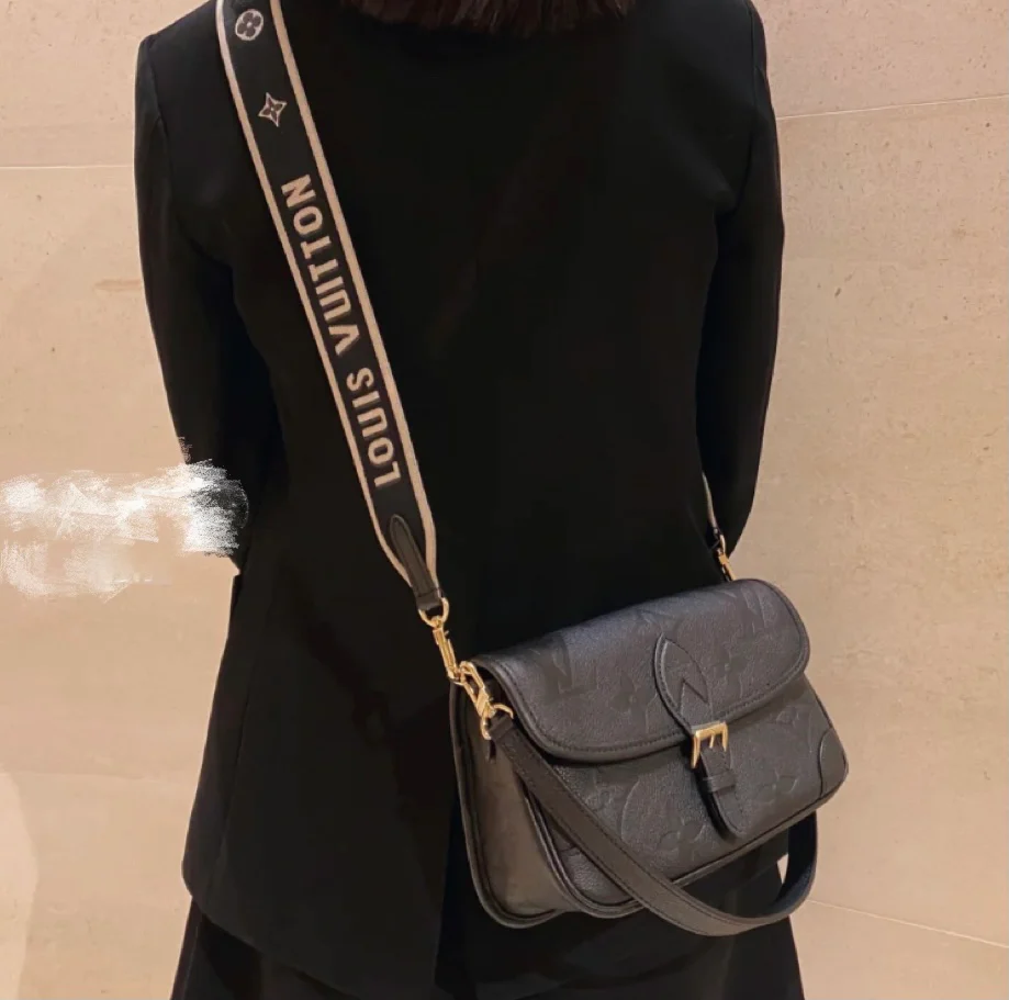 m46388-LV-diane Сумка-багет (наплечная/кроссбоди) - черная