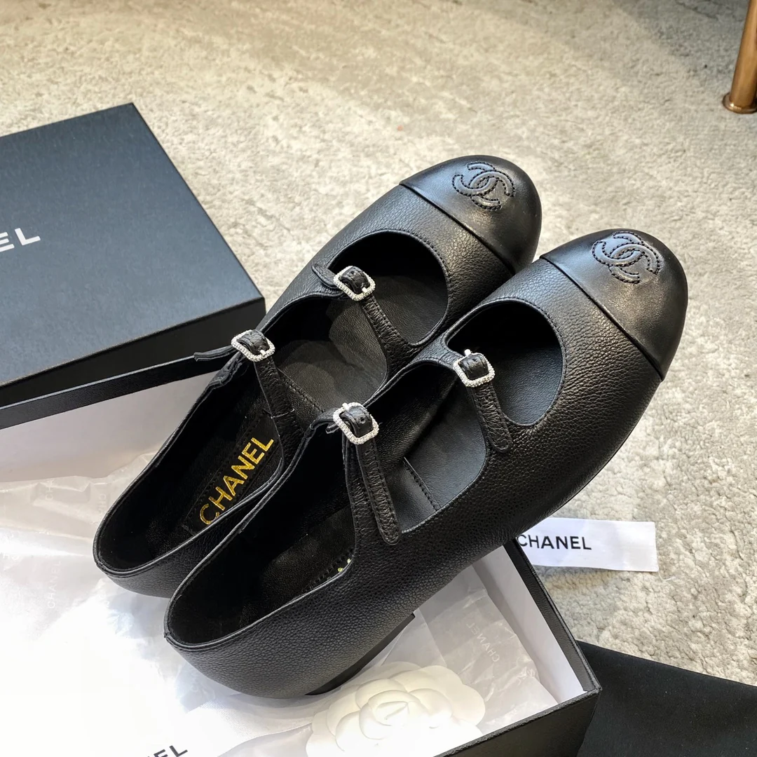 Новинка сезона весна/лето 2023 от Chanel - туфли Мэри Джейн с двойной пряжкой - черные.