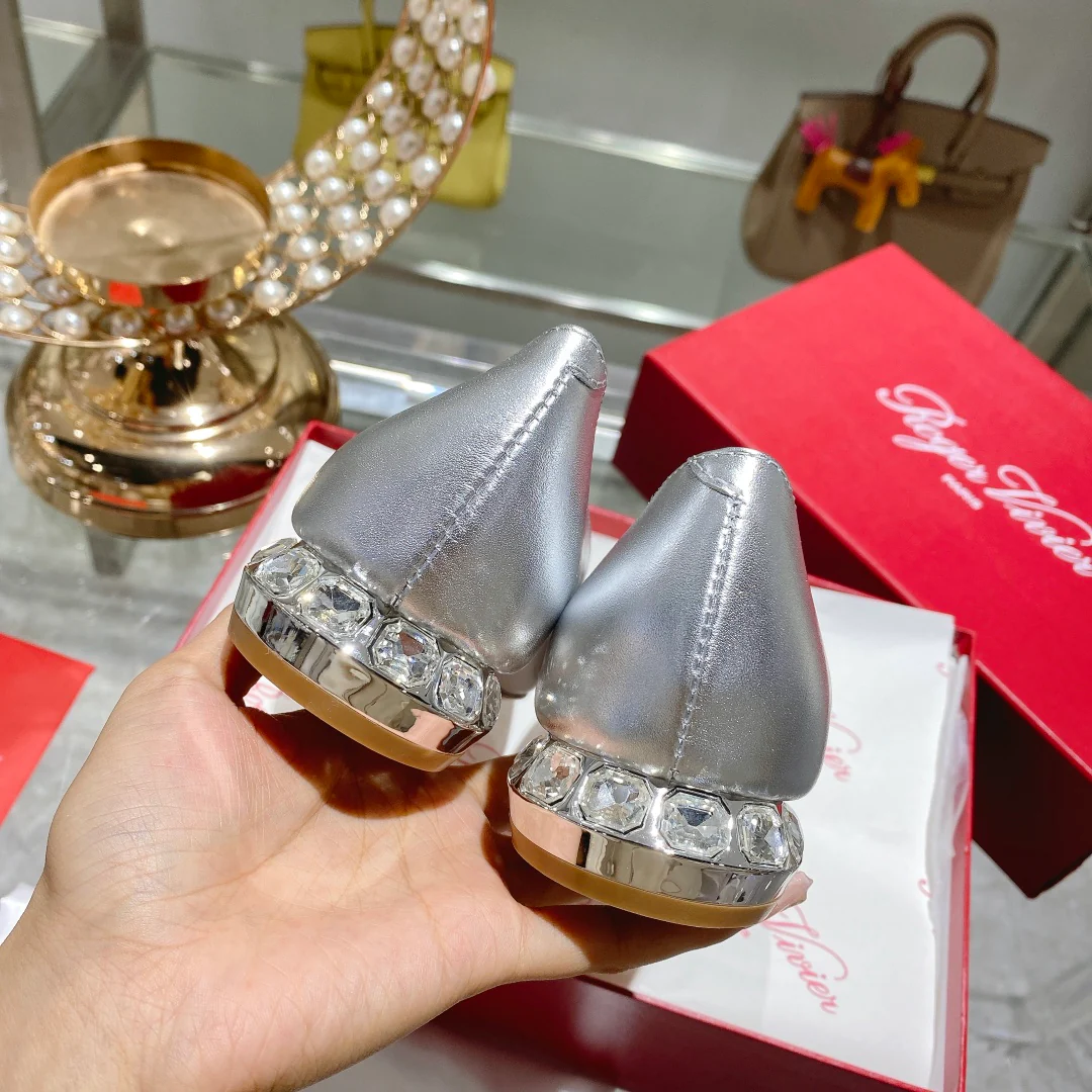 Обувь RV - Новинка весны 2023 - Лакированные туфли на низком каблуке - 2-5 см - Серебристые