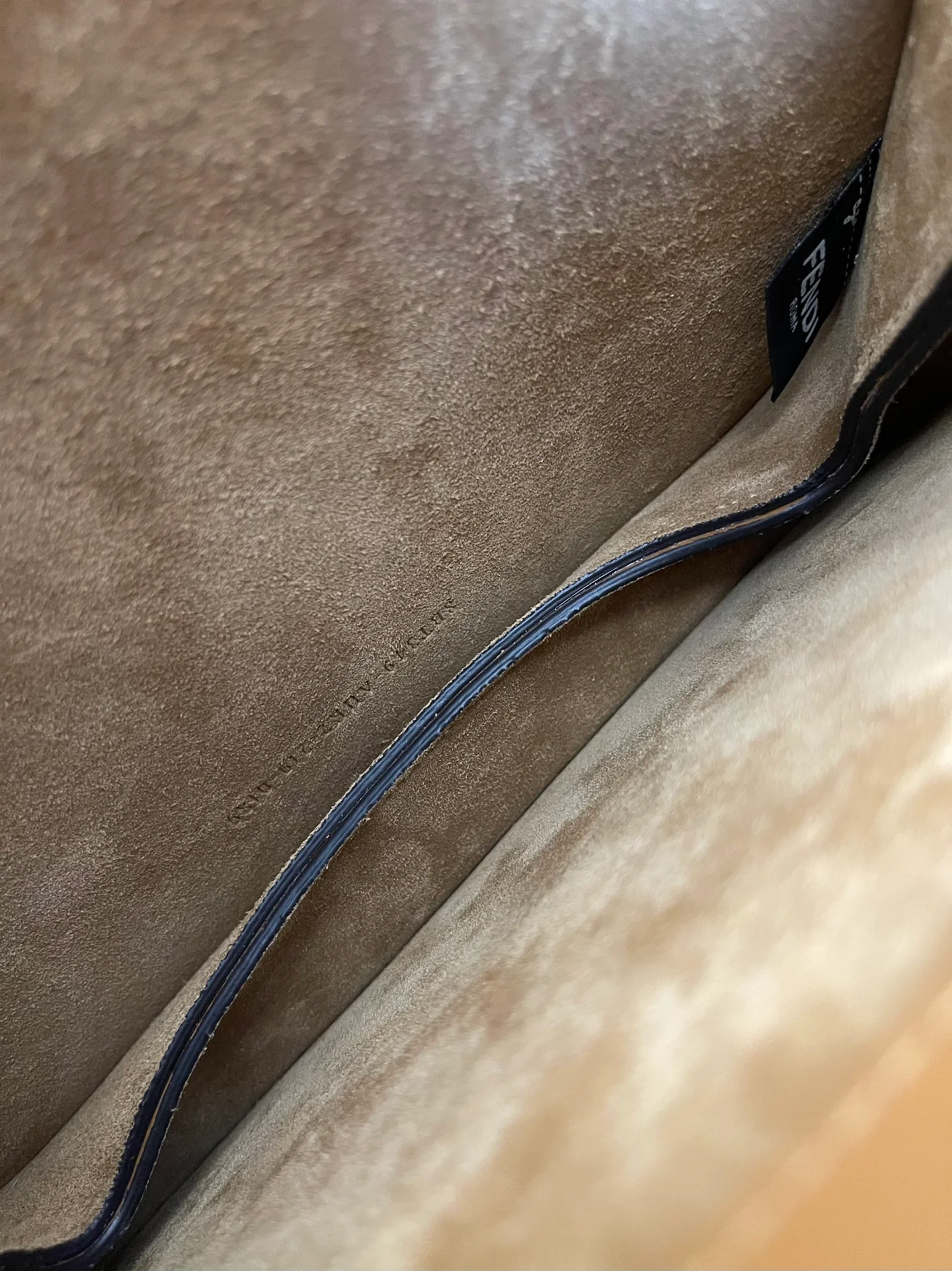 Сумка-гармошка Fendi Touch из белой кожи