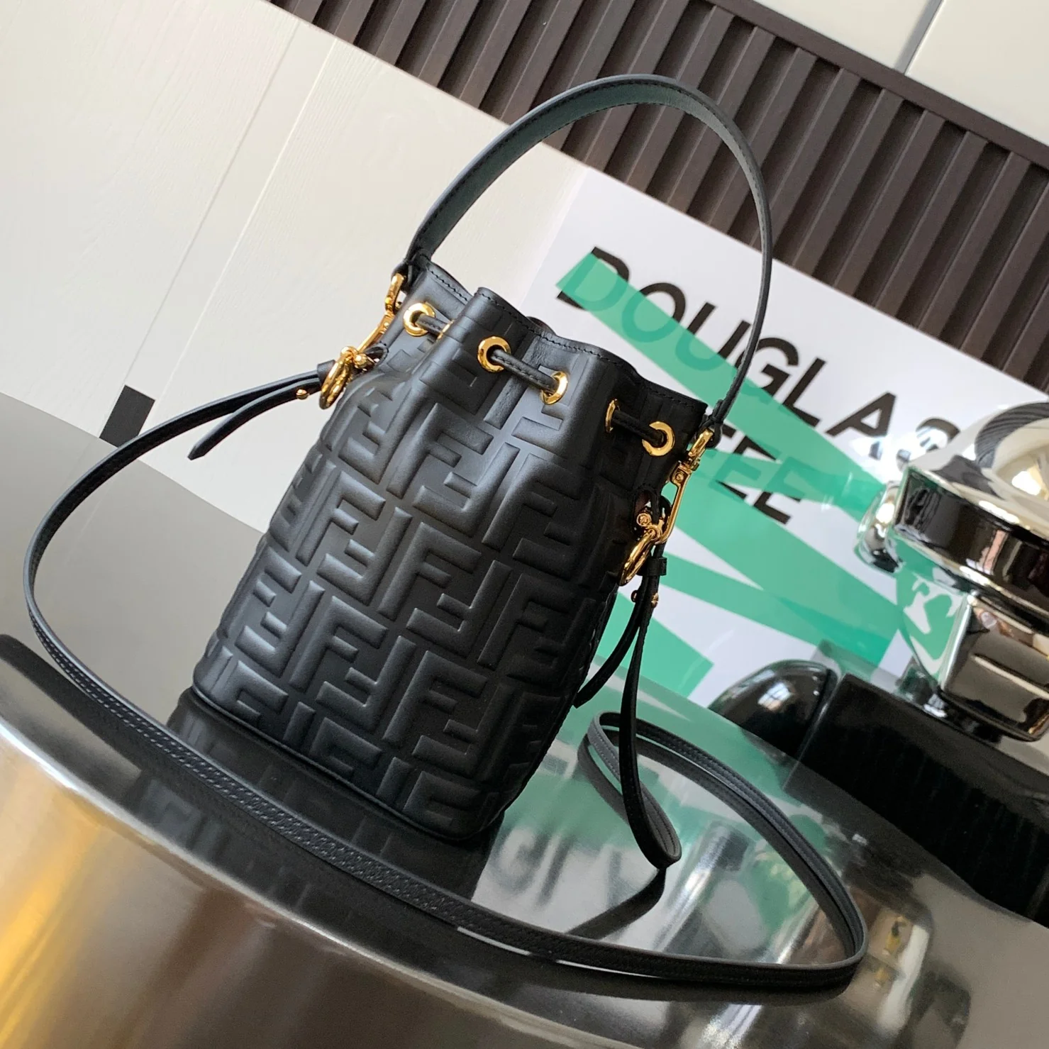 Сумка-ведро Fendi Montresor - черная