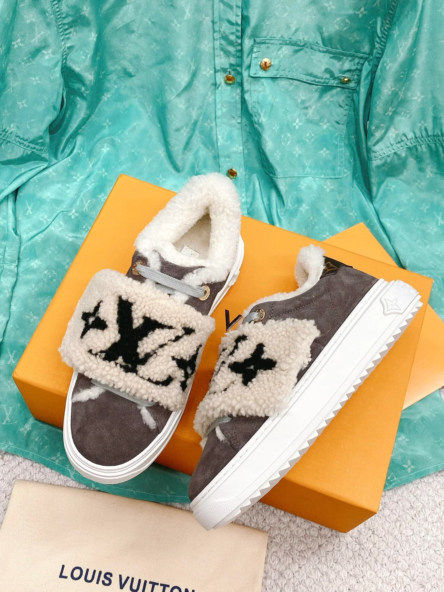 Новинка сезона осень/зима 2022 — повседневные туфли на платформе из овечьей шерсти — коричневые.