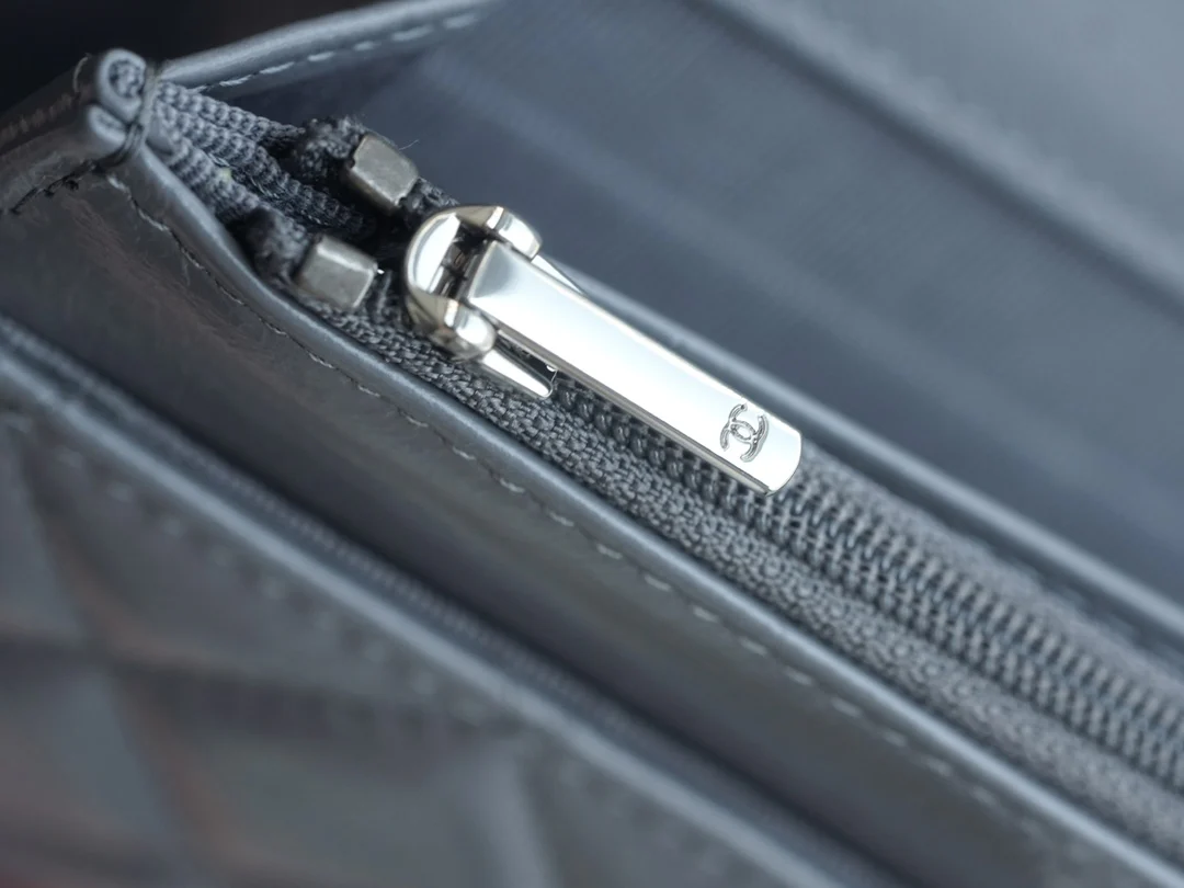 Chanel - Новая гармошка с ручкой, украшенной стразами - Серая