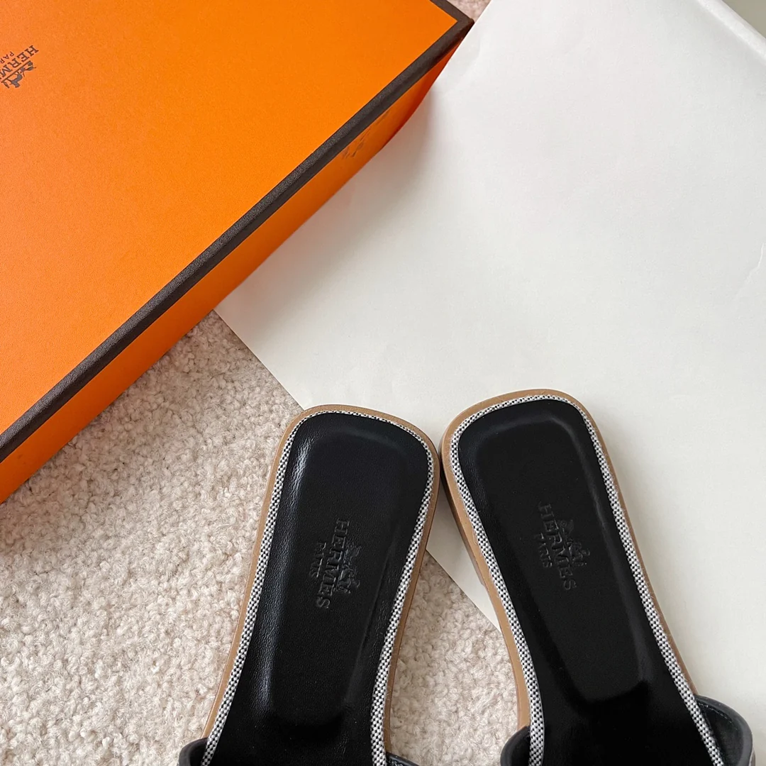 Новинка ранней весны от Hermes - Черные тапочки