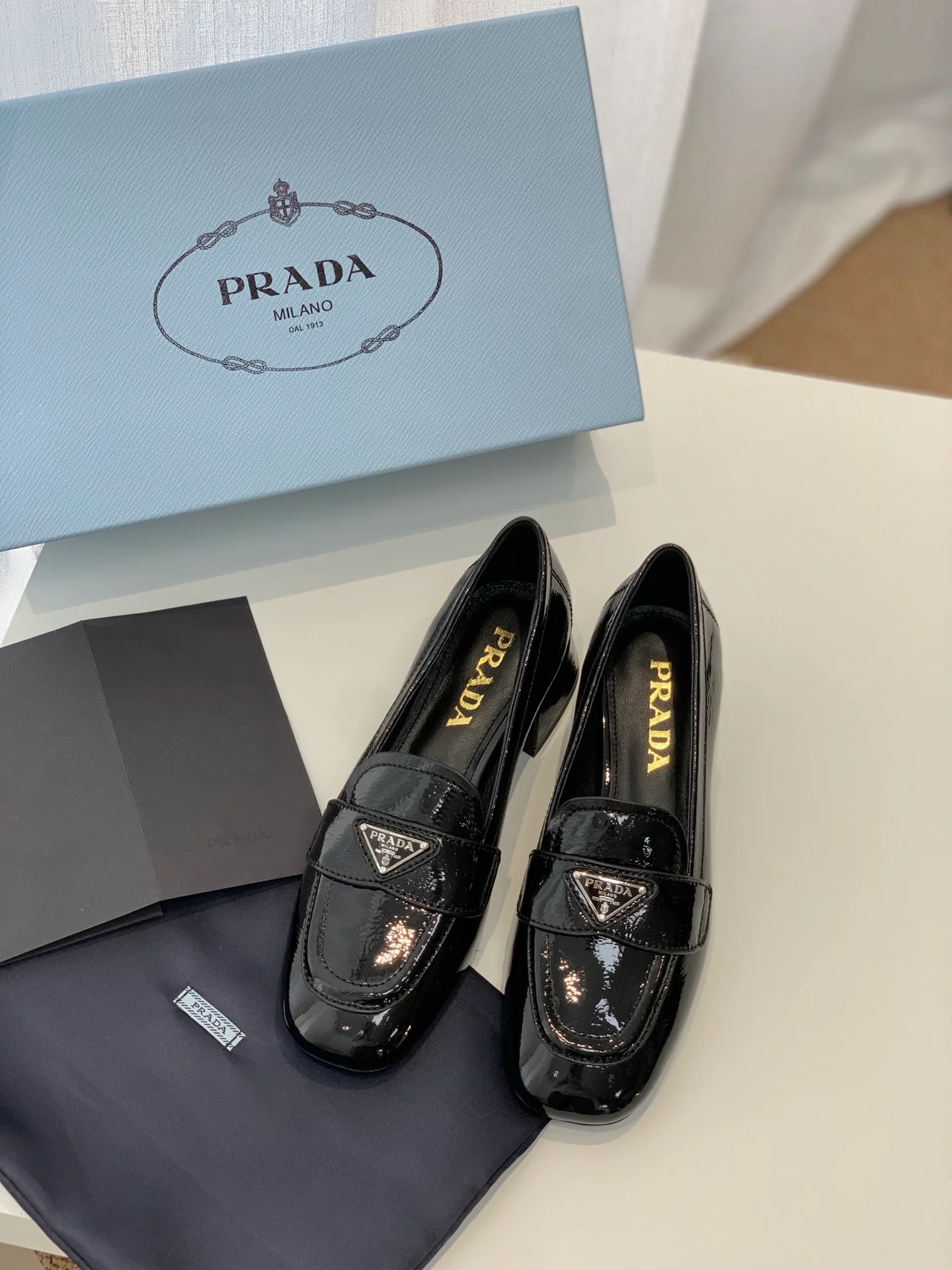 Туфли Prada - Prada - лакированная кожа - низкий каблук - лоферы - черные