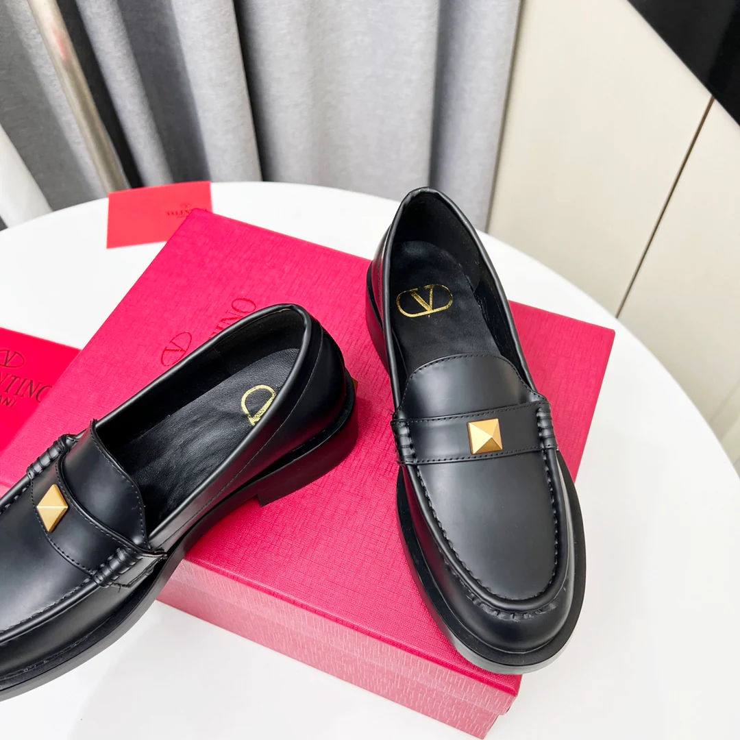 Valentino - Новинка весны 2022 года - Лоферы на платформе