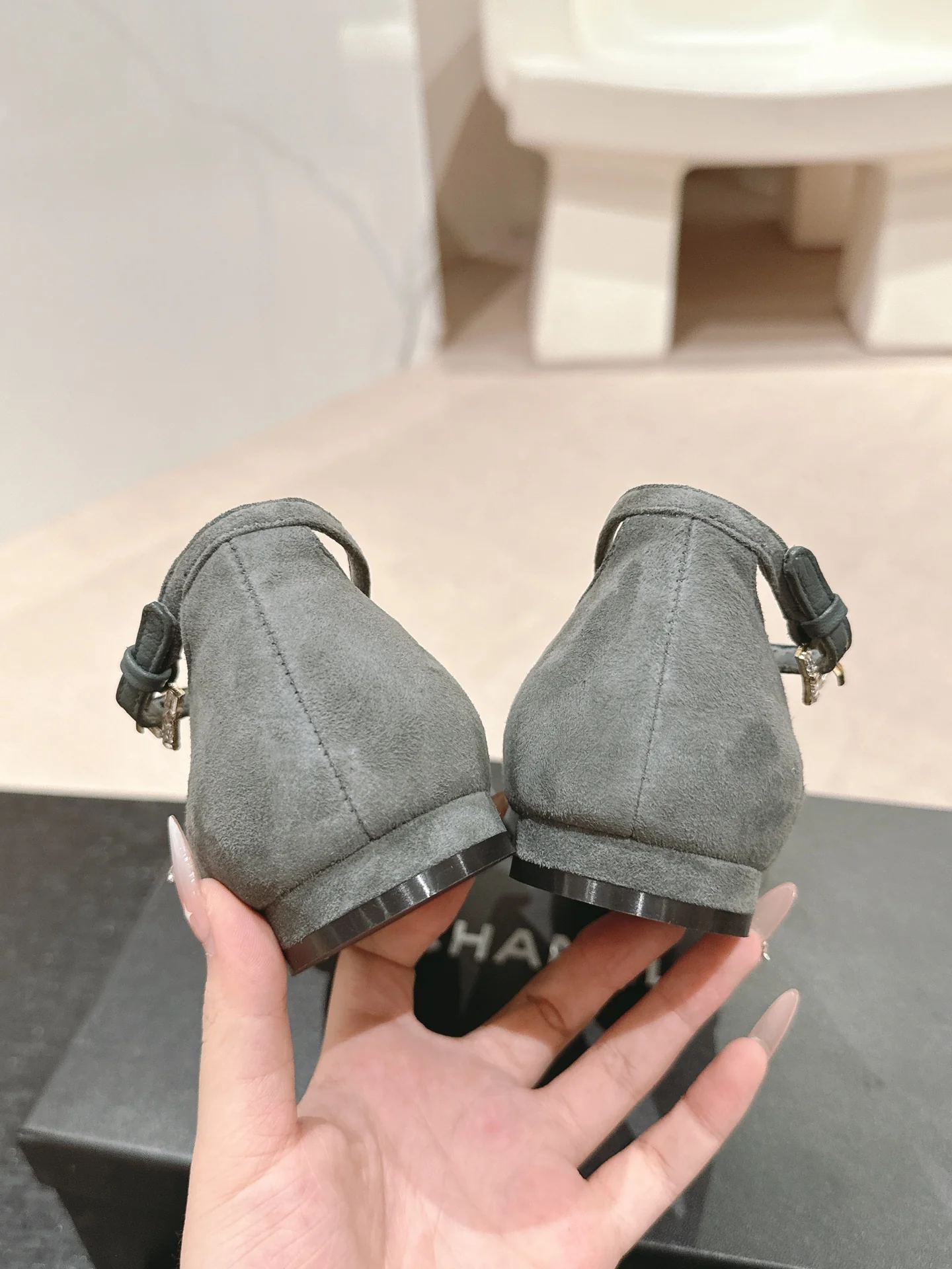 Туфли на низком каблуке Chanel 2024 Ribbon, серые