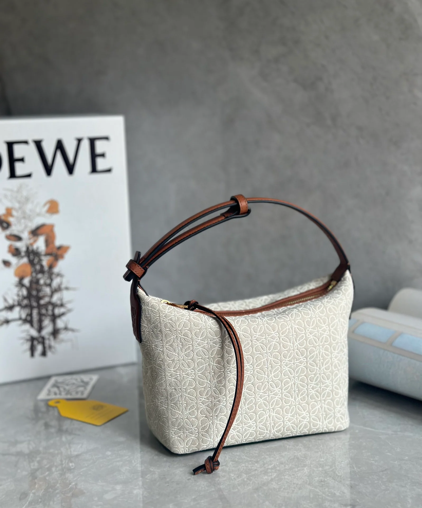 Сумка Loewe Cubi - жаккардовая телячья кожа - маленькая - белая