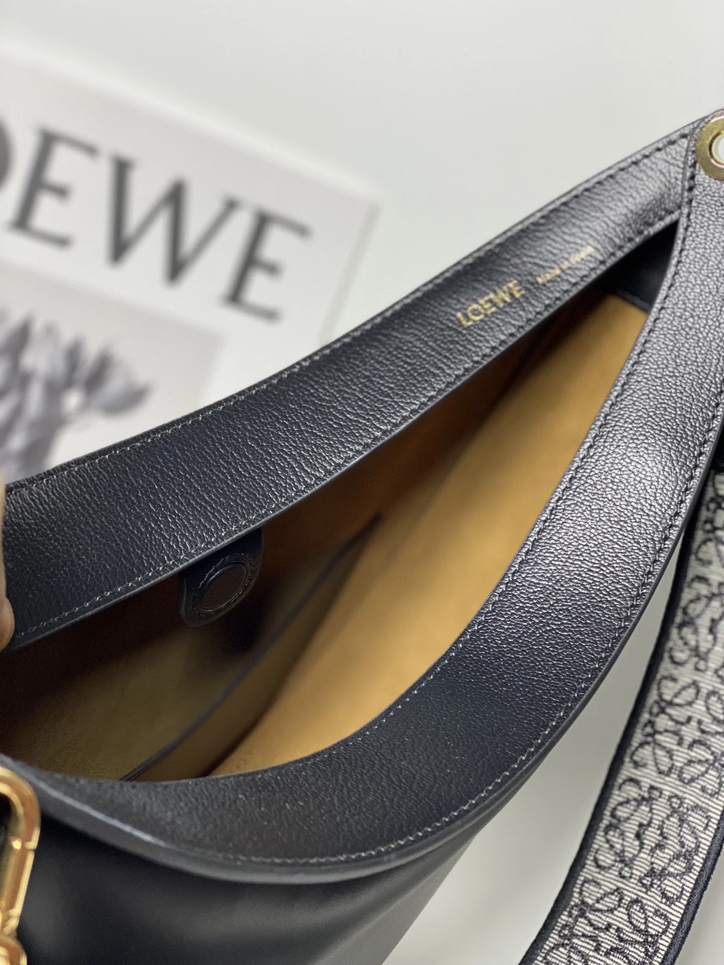 Сумка Loewe Luna Collection Moon Bag - 1