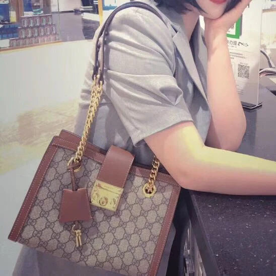 Маленькая сумка для покупок с замком Gucci