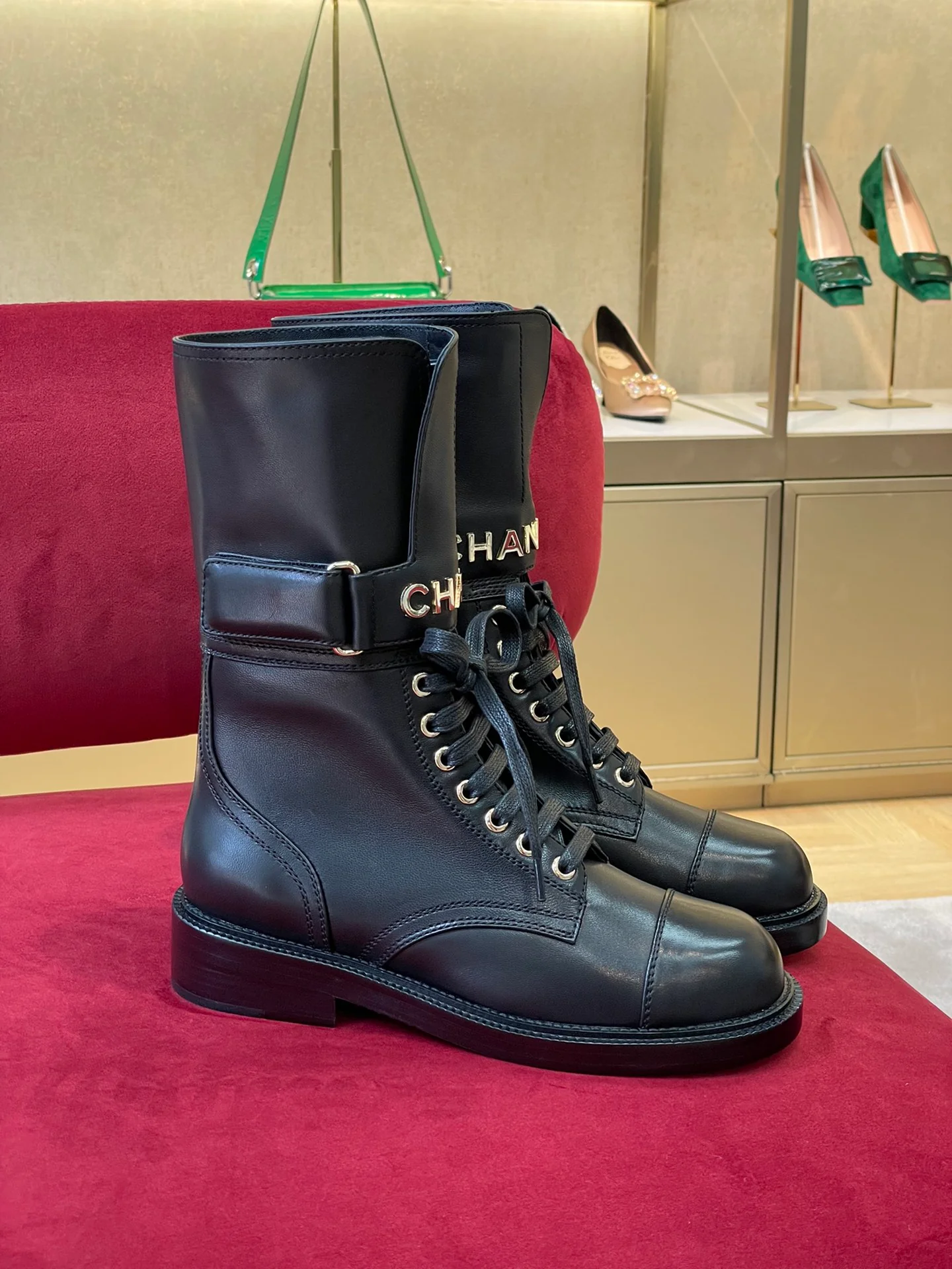 Сапоги Chanel из овечьей кожи с металлизированной надписью - размеры 35-41