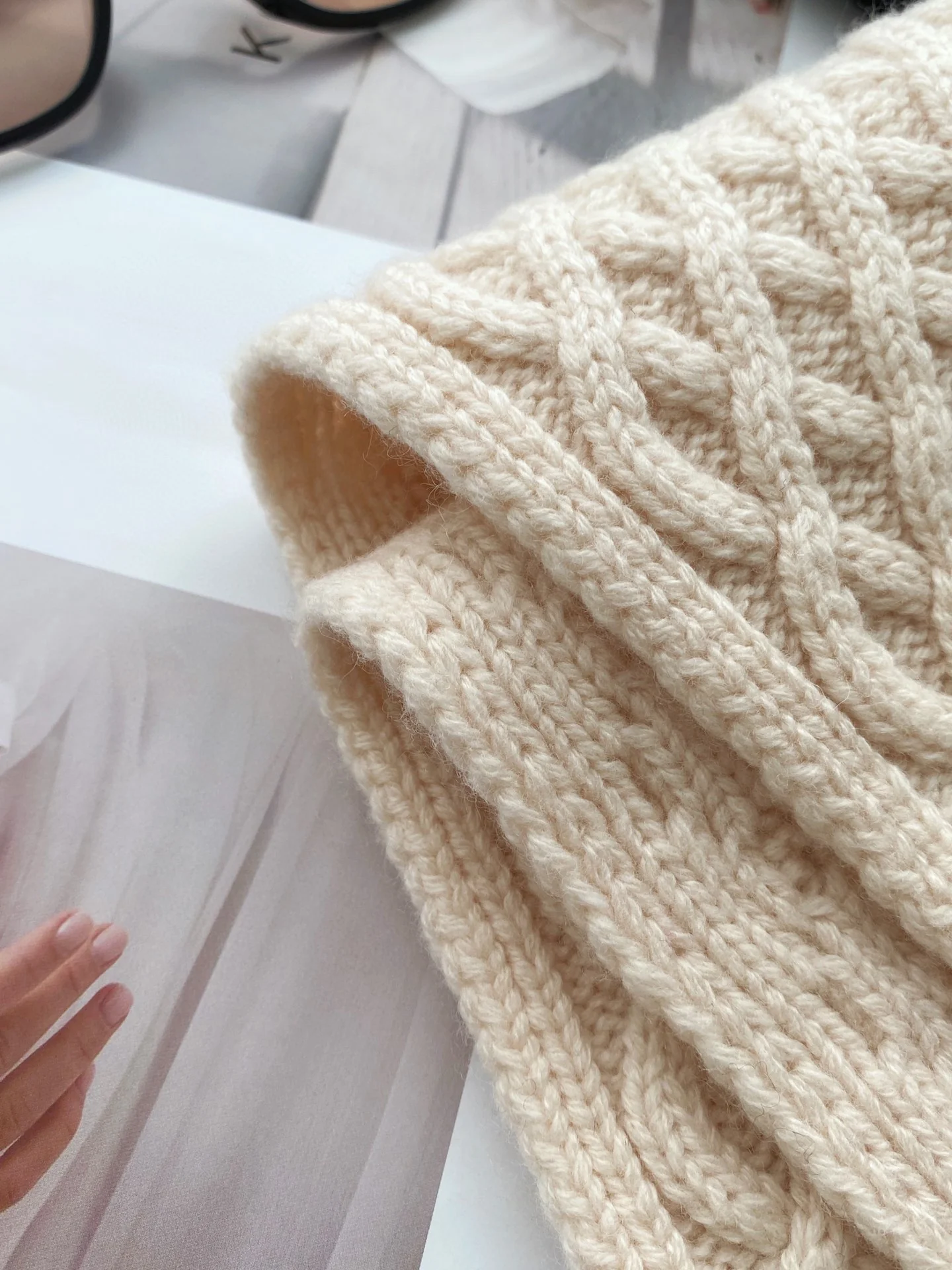 Вязаный шерстяной шарф Chanel 2024 года - кремовый