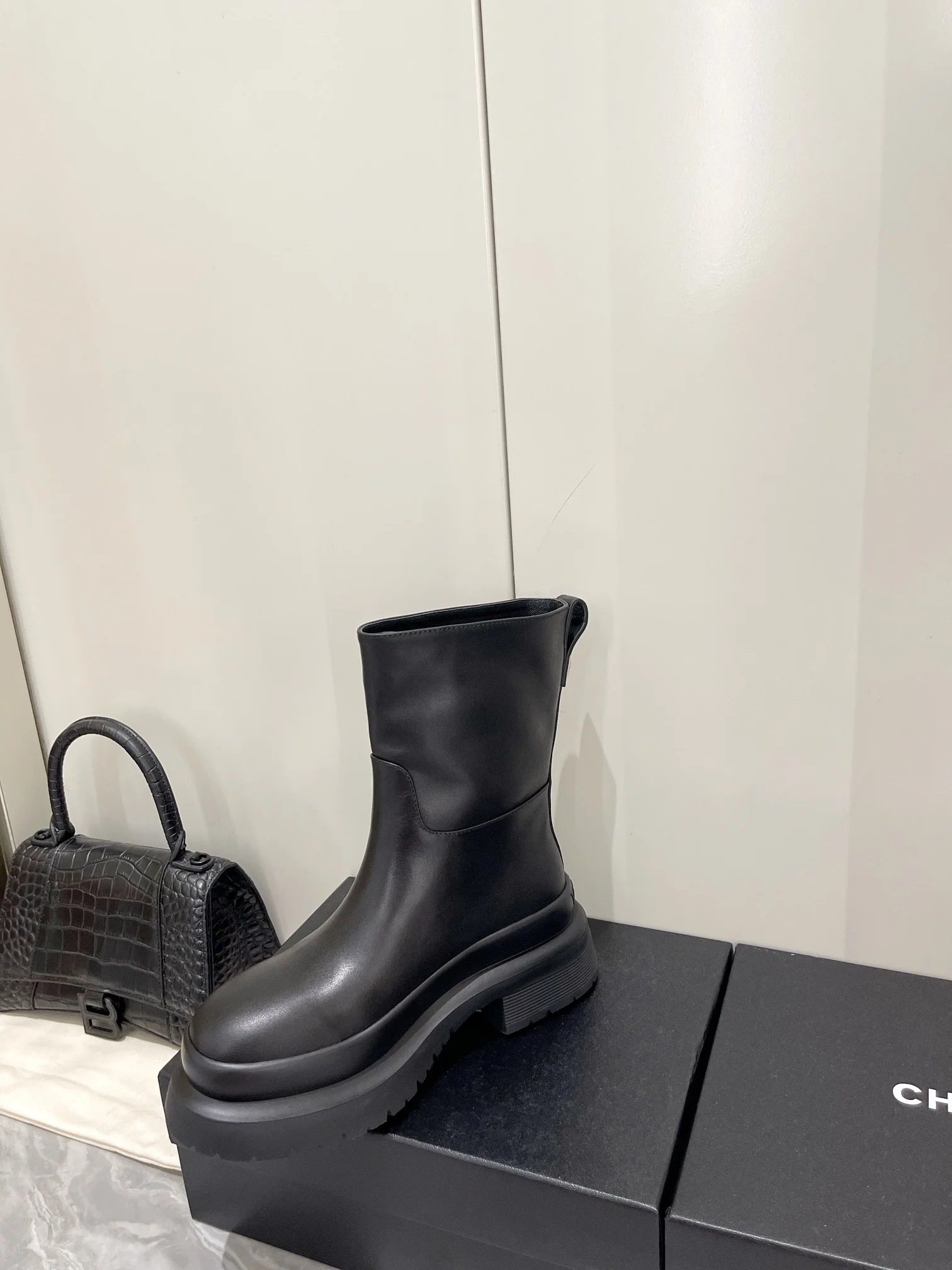 Новинки коллекции Valentino осень/зима 2022 - Ботильоны на платформе - Ботильоны