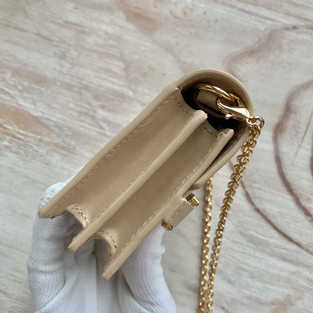 Celine - Держатель для карт на цепочке из глянцевой телячьей кожи - 1 шт.