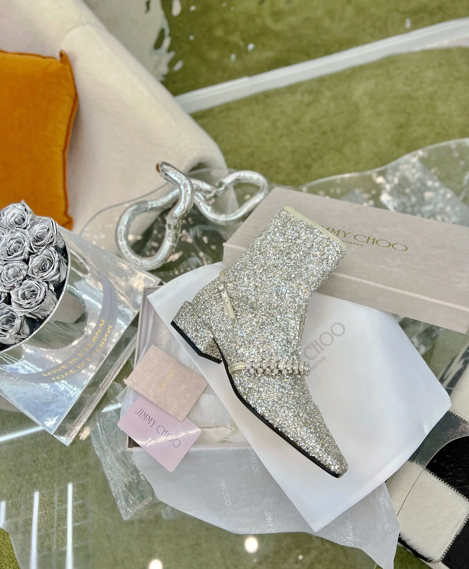 Jimmy - Новинка сезона весна/лето 2022 - Ботильоны на резинке со стразами - 1