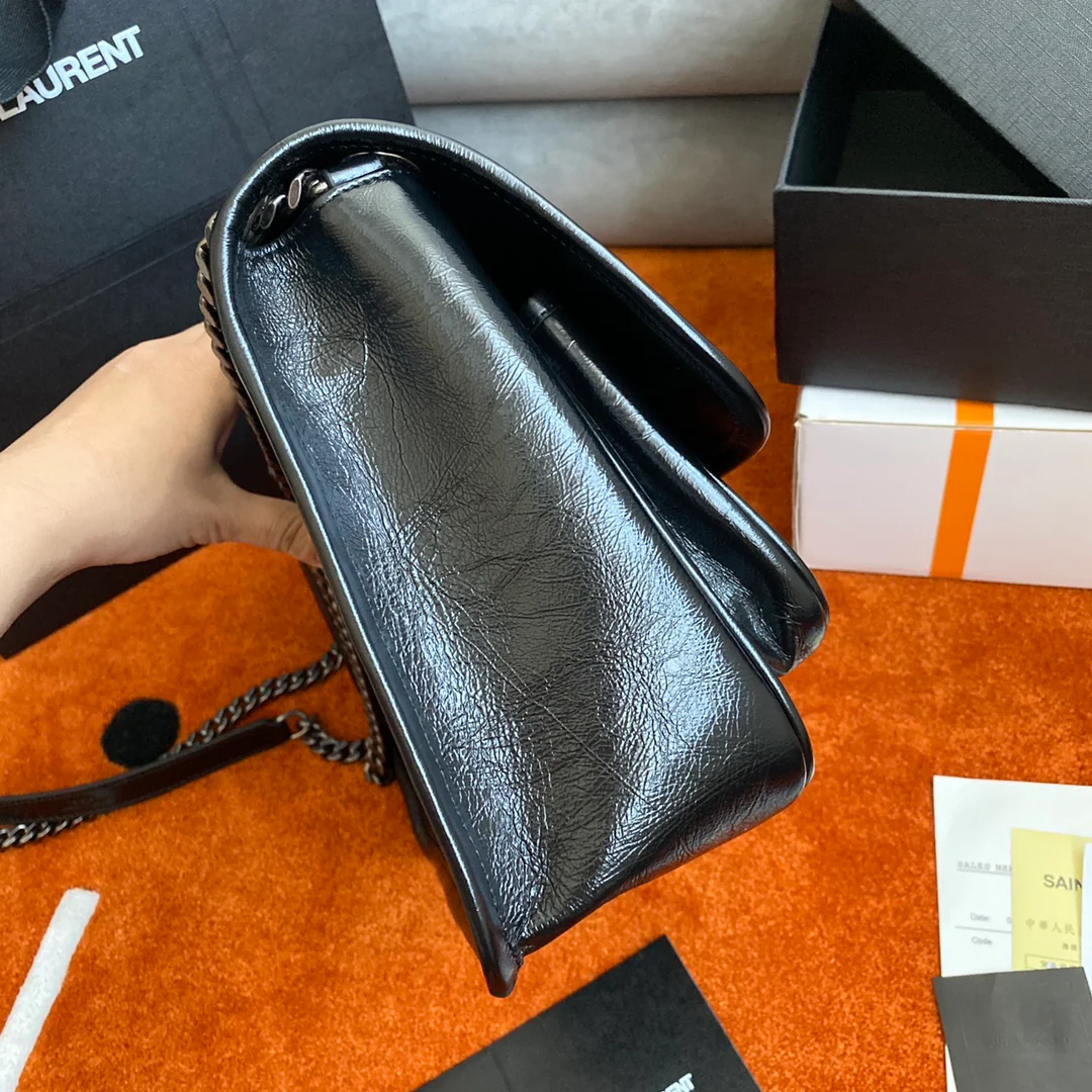 YSL Medium Niki Leather с черной пряжкой и D-образным кольцом - 1