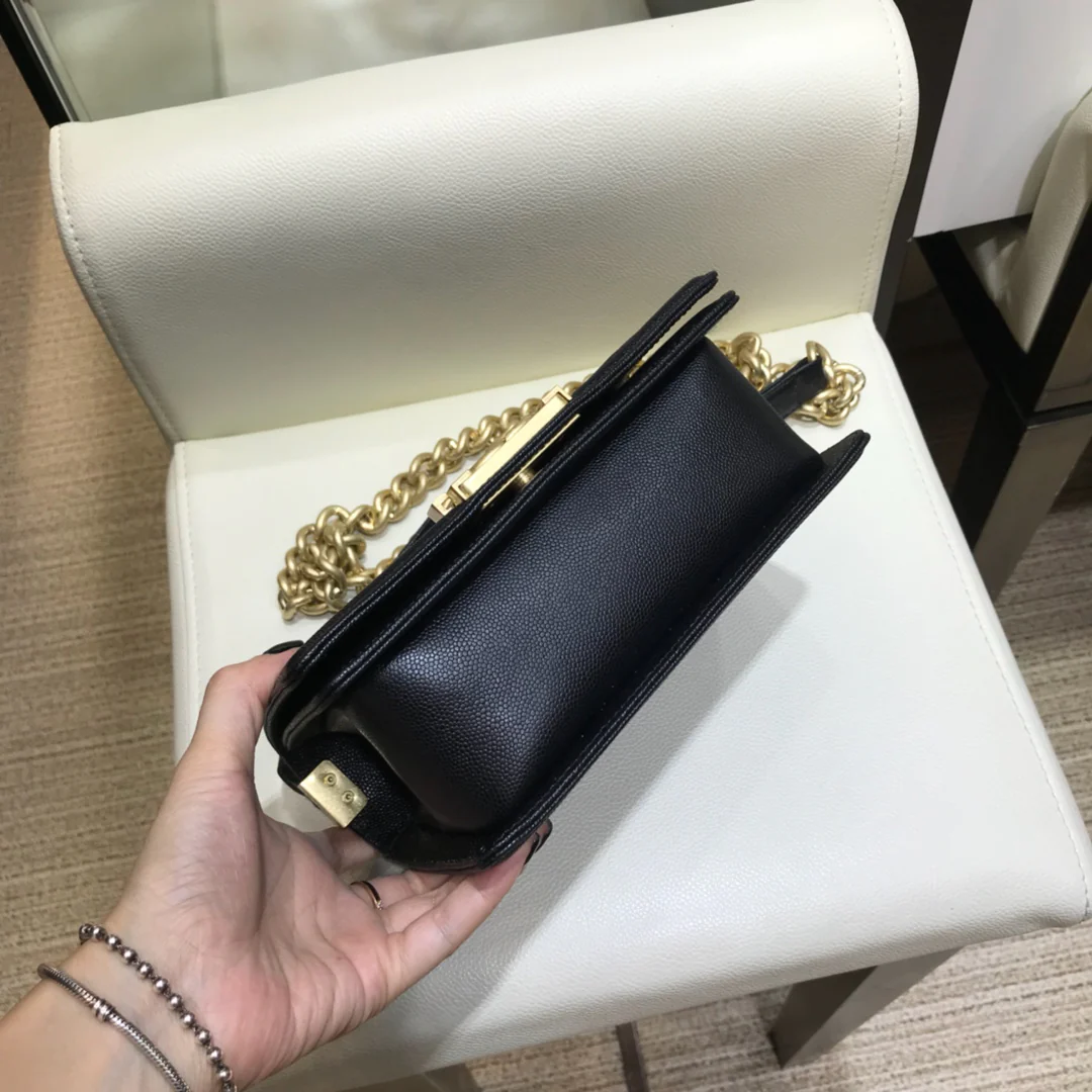 Chanel-boy-20cm-4
