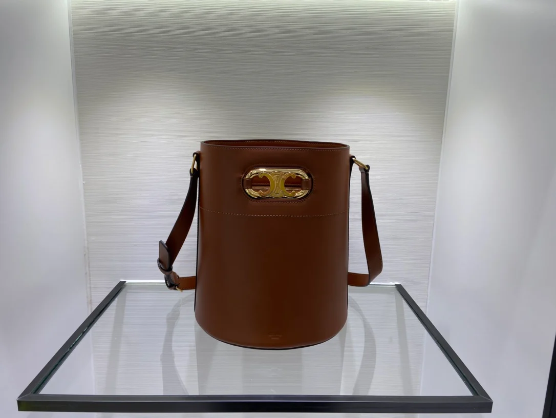 сумка-ведро Celine из коровьей кожи с ремешком Майолло и триумфом