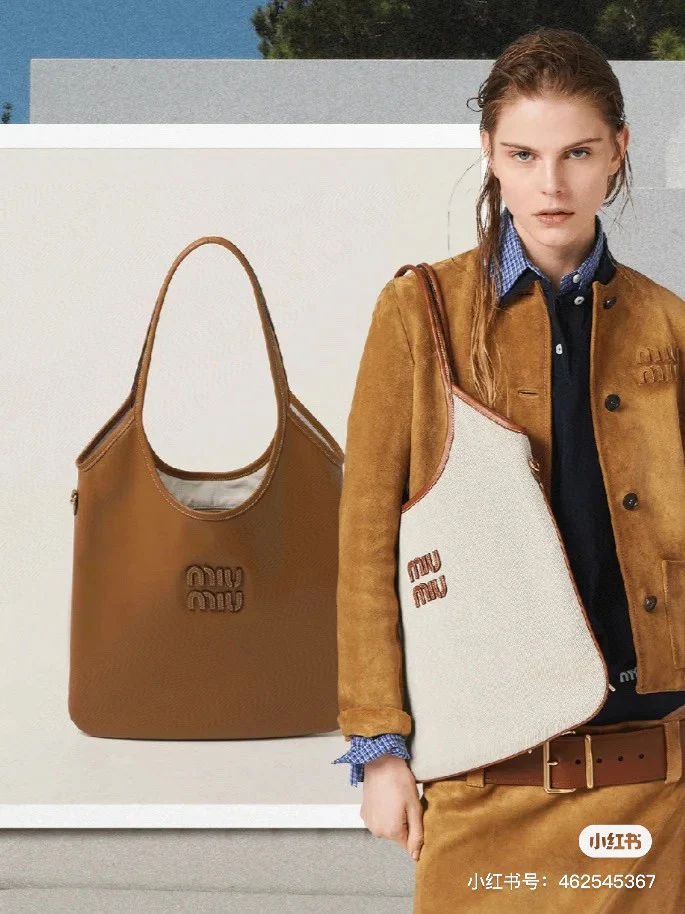 Сумка-хобо Miu Miu Ivy — носить и делиться