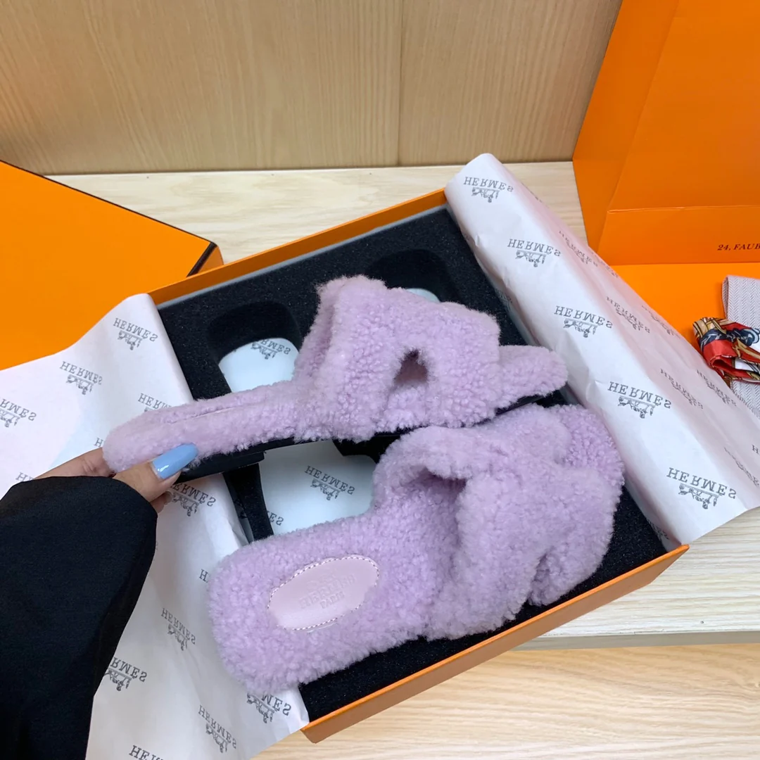 Новинка сезона осень/зима 2022 от Hermes - Меховые тапочки - Фиолетовые