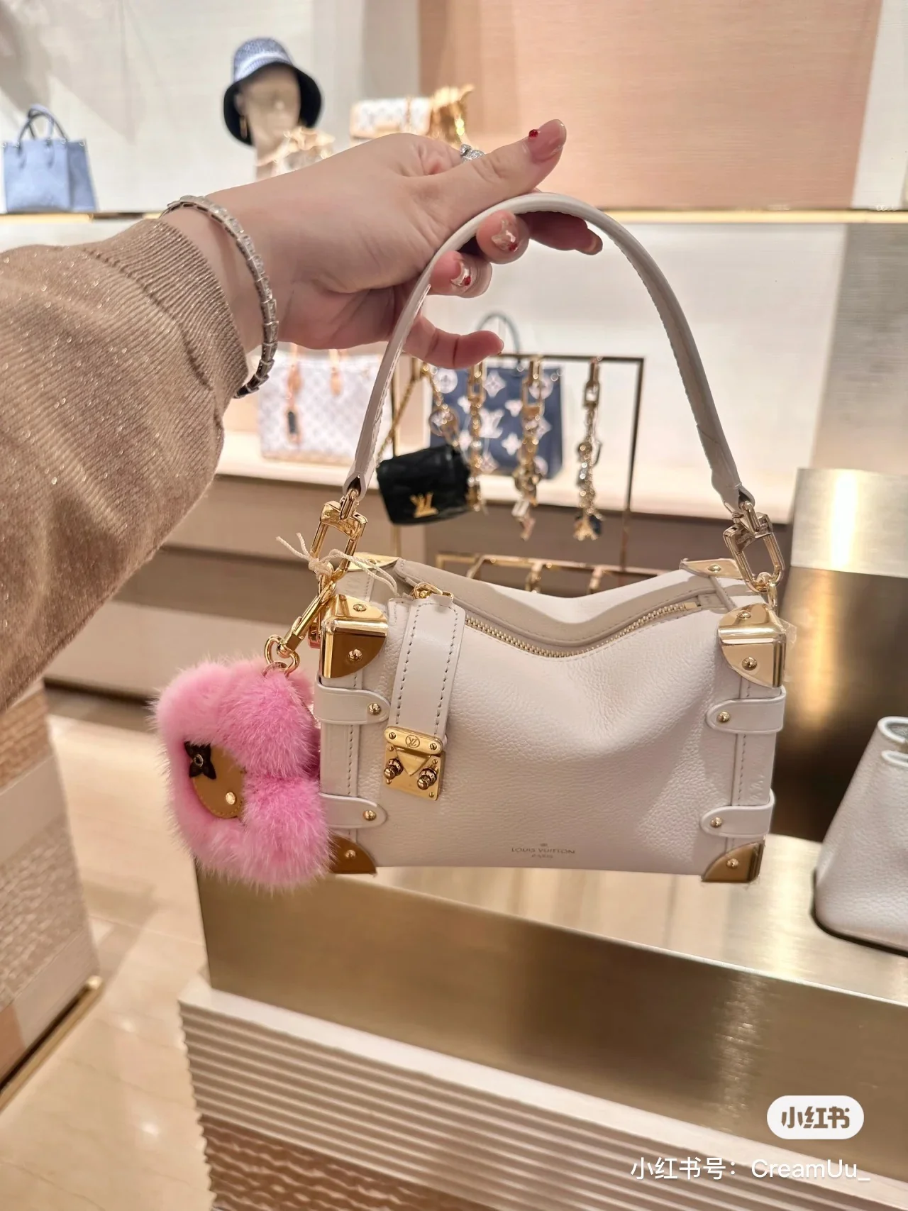 m83080-LV-side-trunk-pm chain bag-white