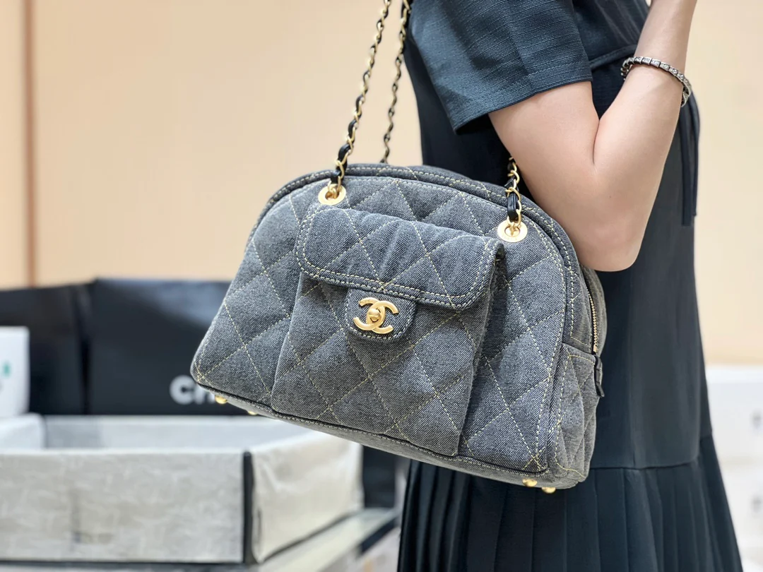 Chanel - Сумка-боулинг из выстиранного денима - Синяя