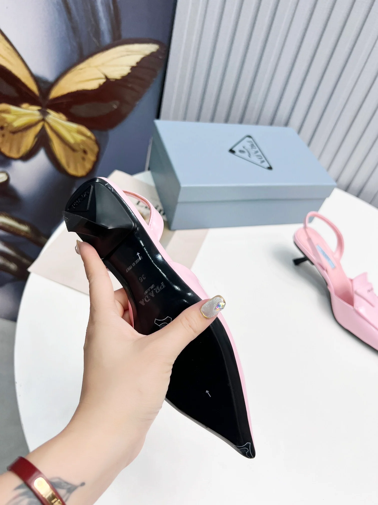 Prada - Розовые сандалии с острым носком