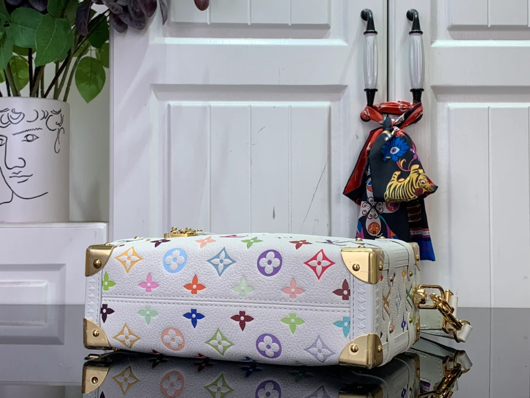 Средняя кожаная сумка LV Side Trunk - белая