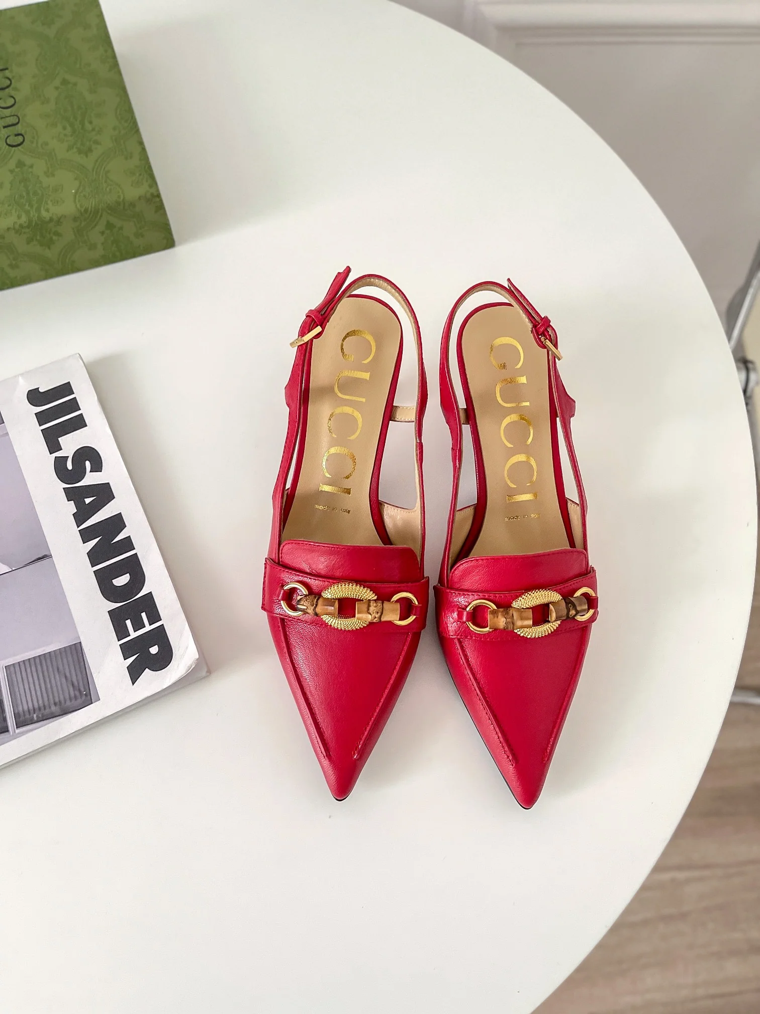 Босоножки Gucci на низком каблуке с острым носком